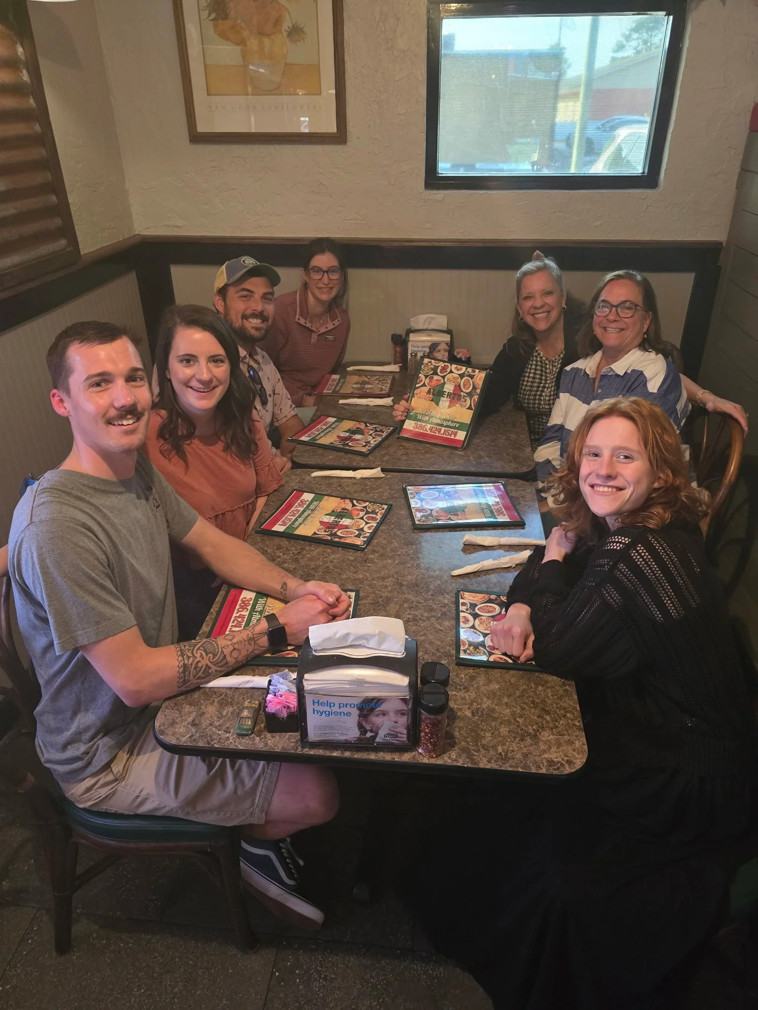 Albertos family having dinner.jpg