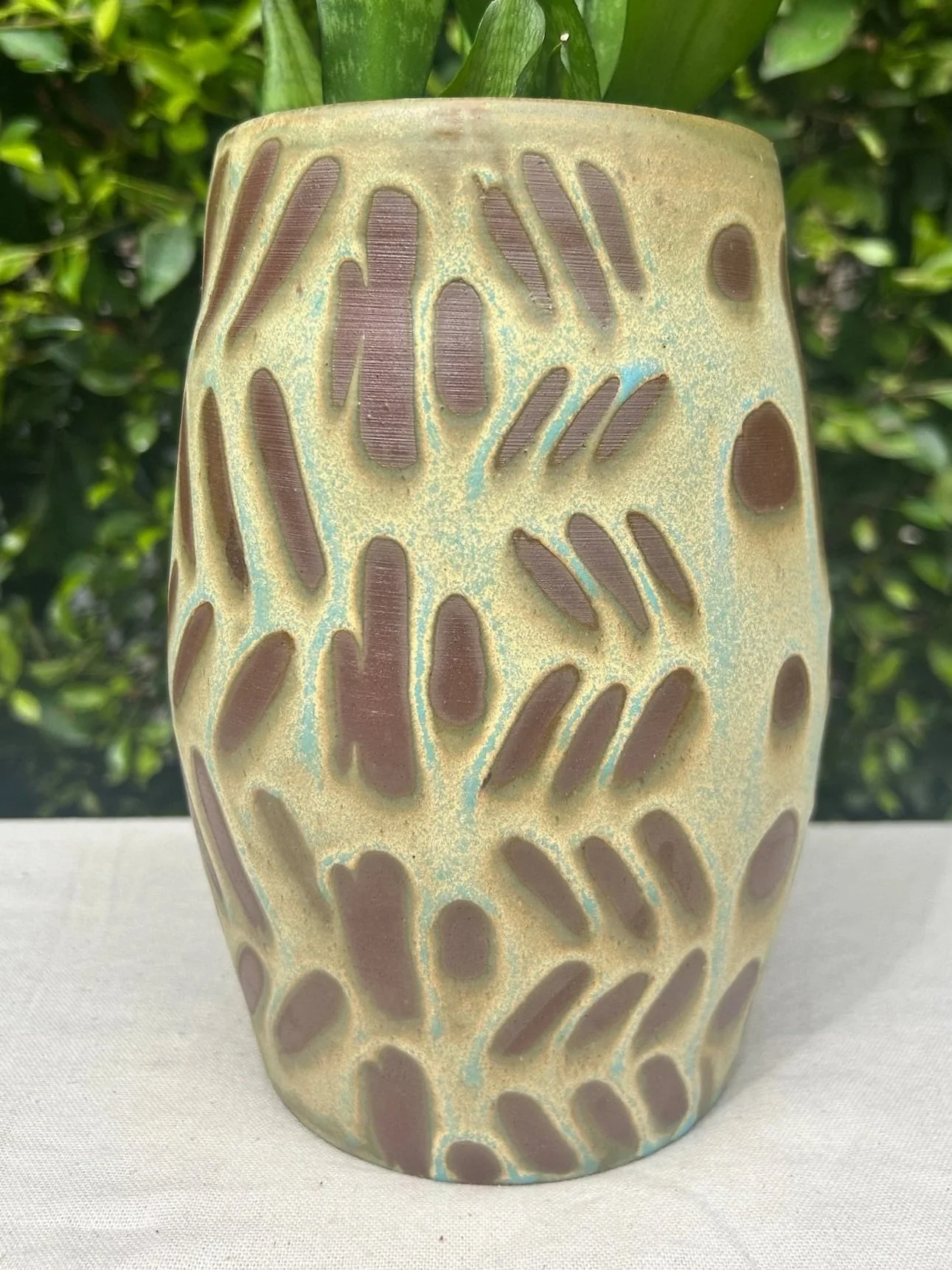 sage_and_clay_vase_00.jpg