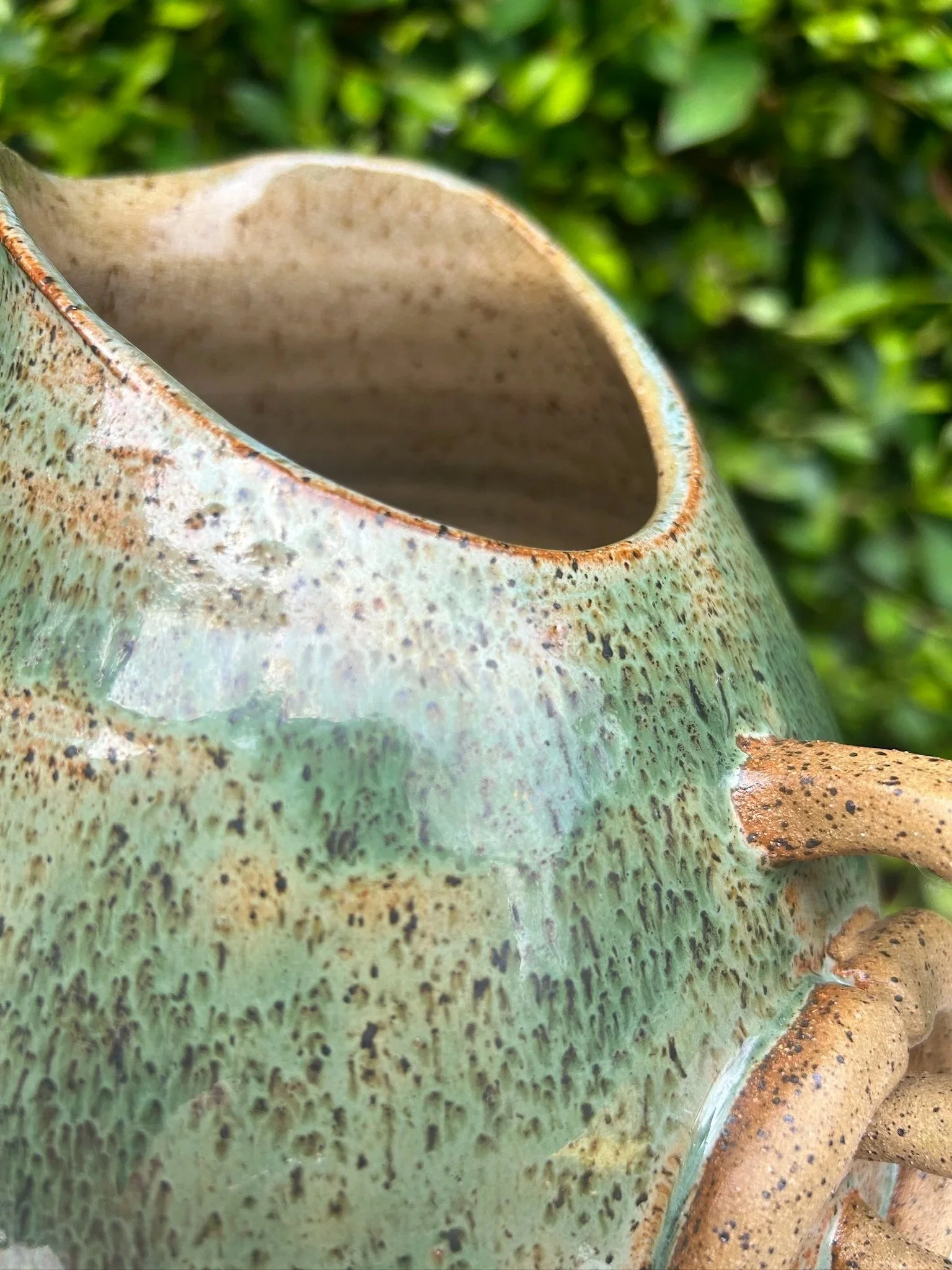 green_tan_vase_09.jpg