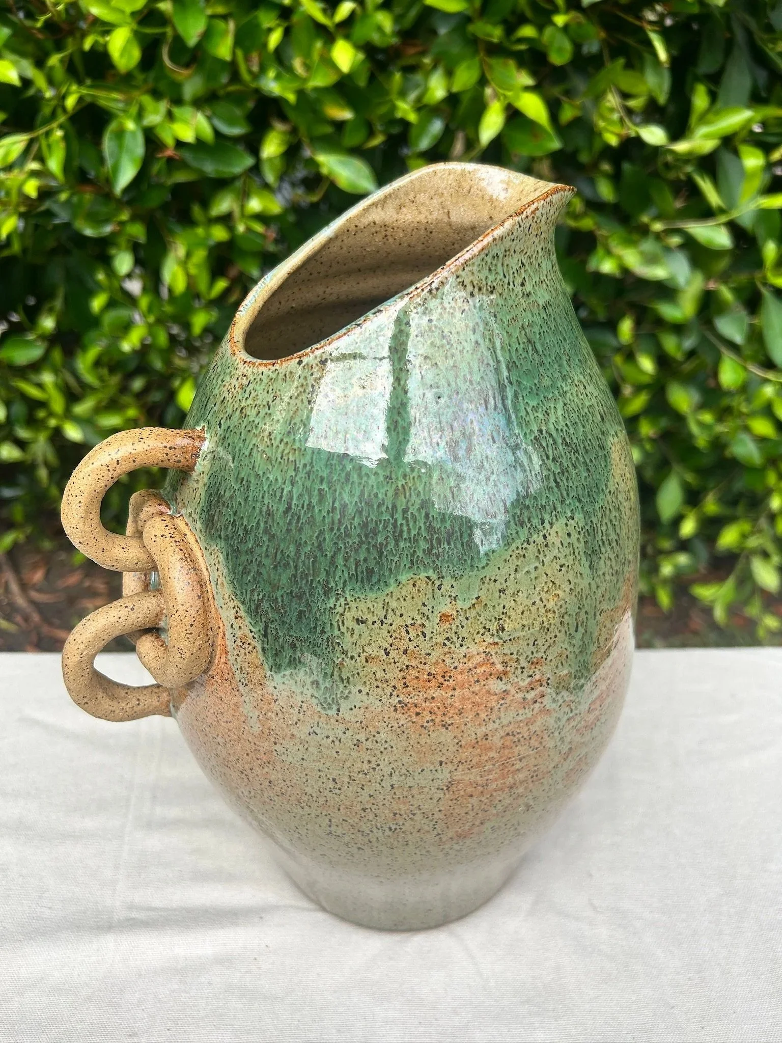 green_tan_vase_07.jpg