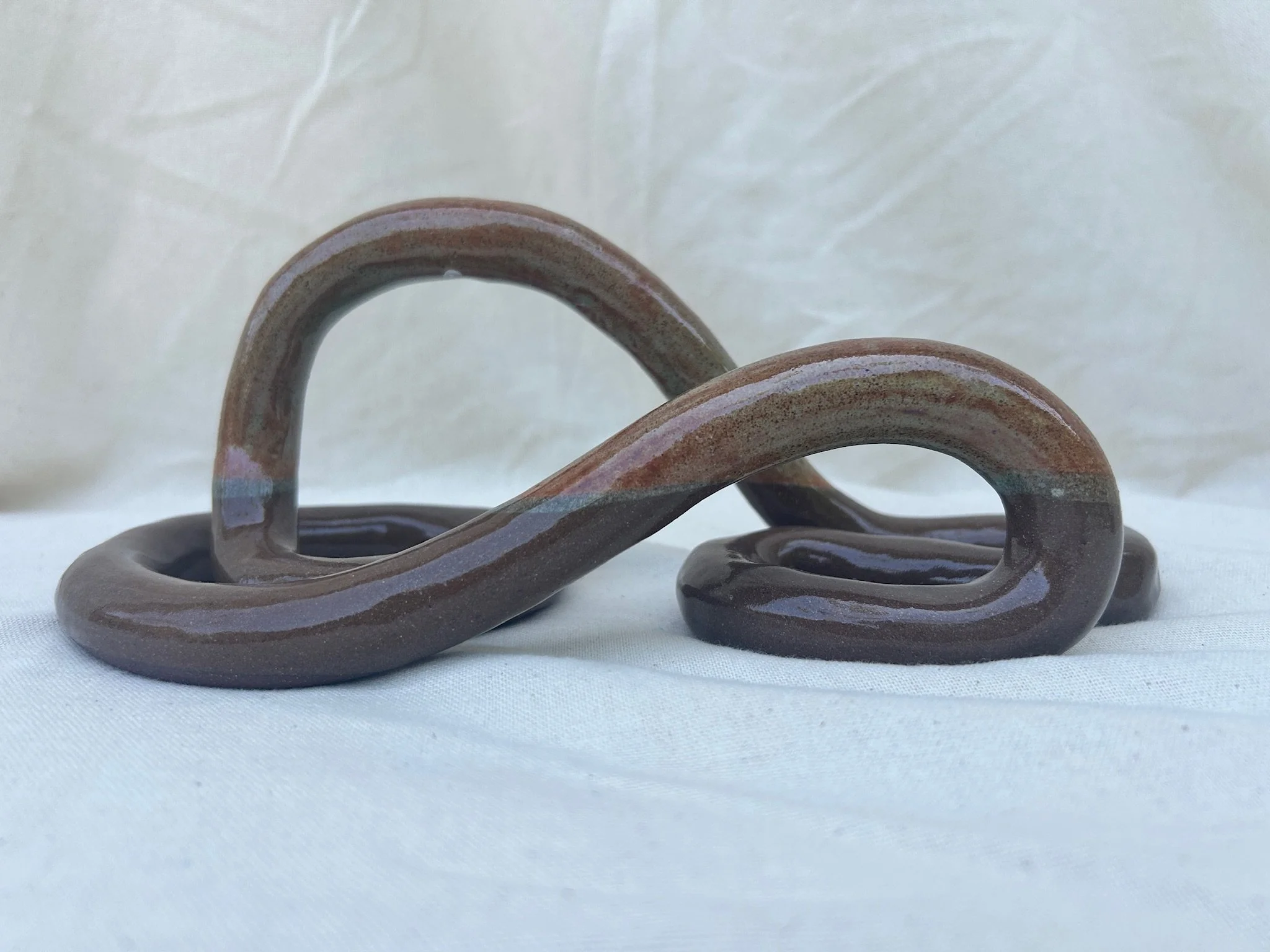 brown_squiggle_stand_02.jpg