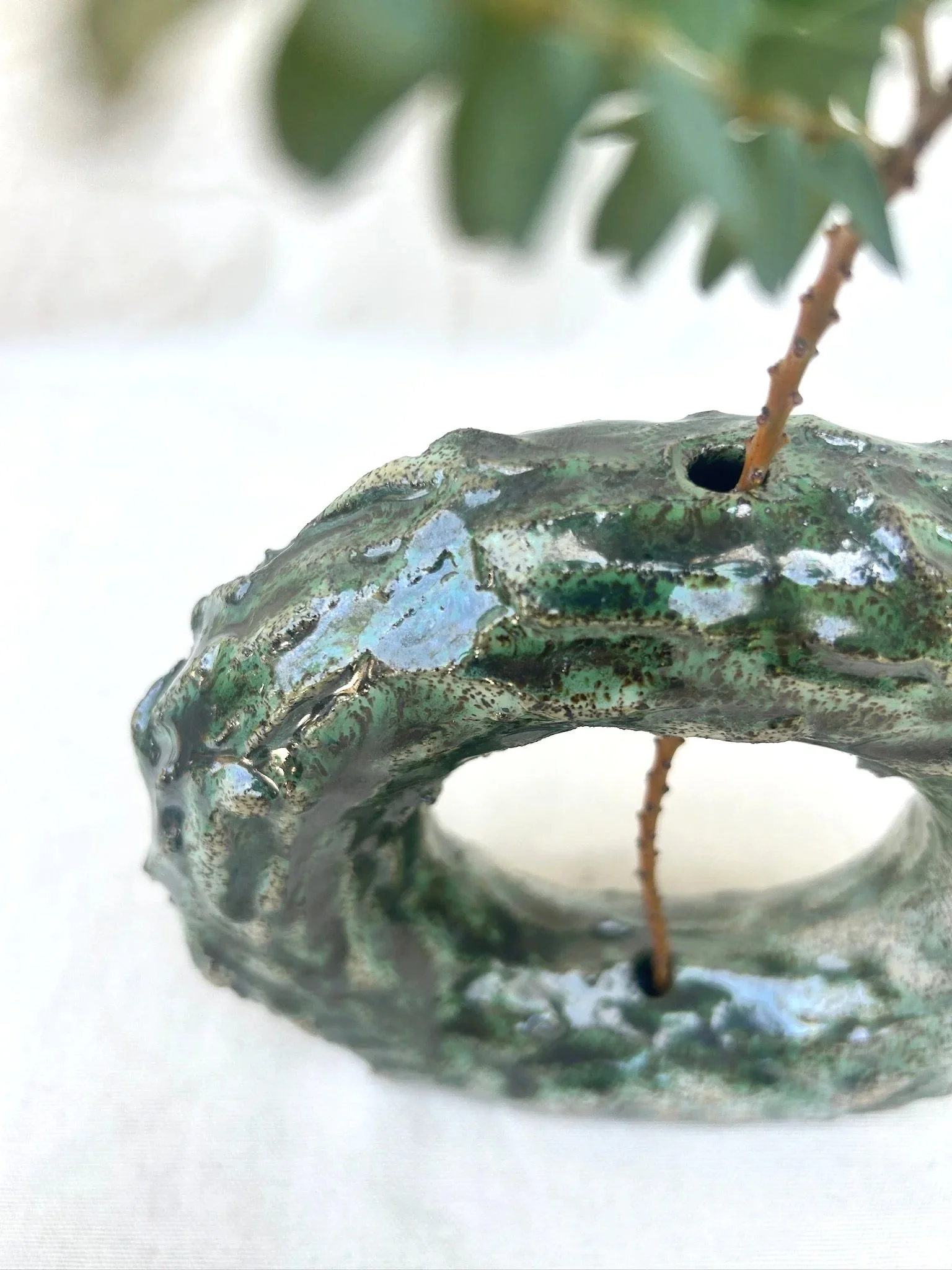 molten_green_ring_vase_04.jpg
