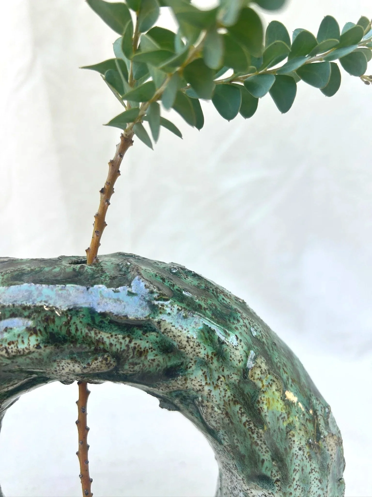 molten_green_ring_vase_05.jpg