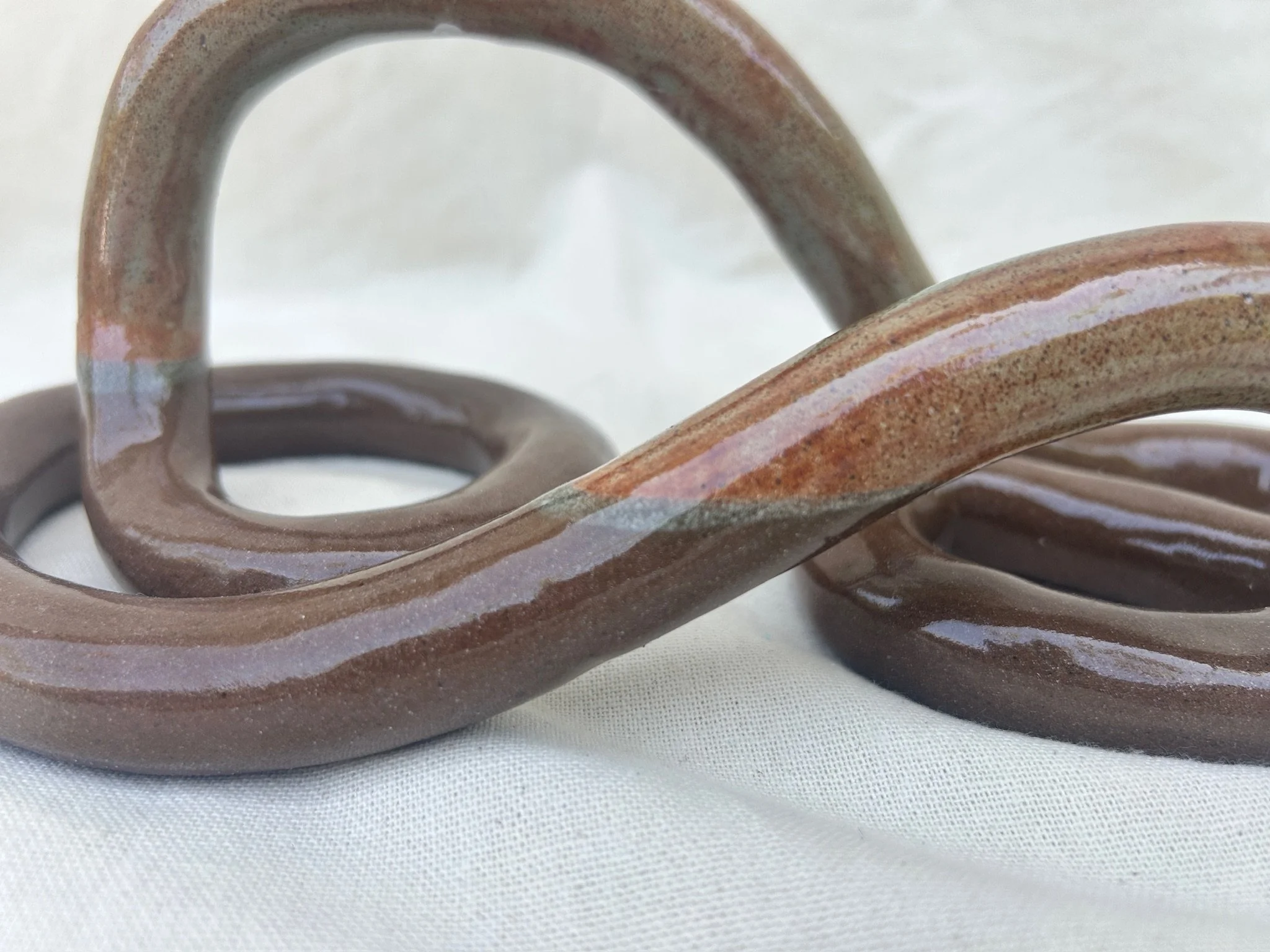 brown_squiggle_stand_07.jpg