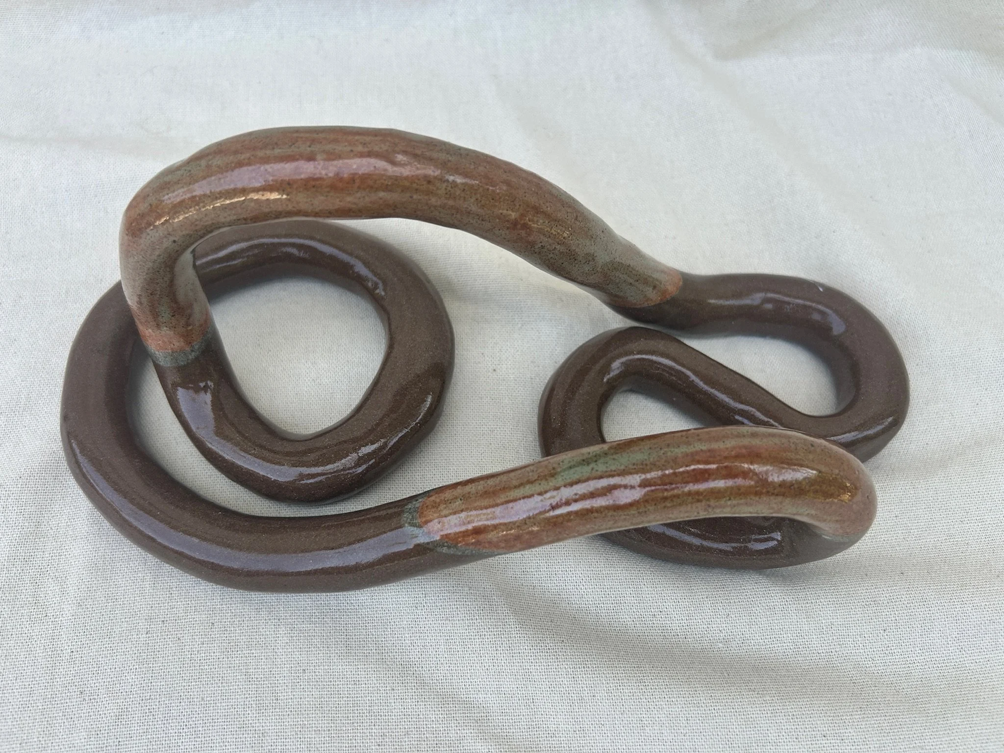 brown_squiggle_stand_03.jpg