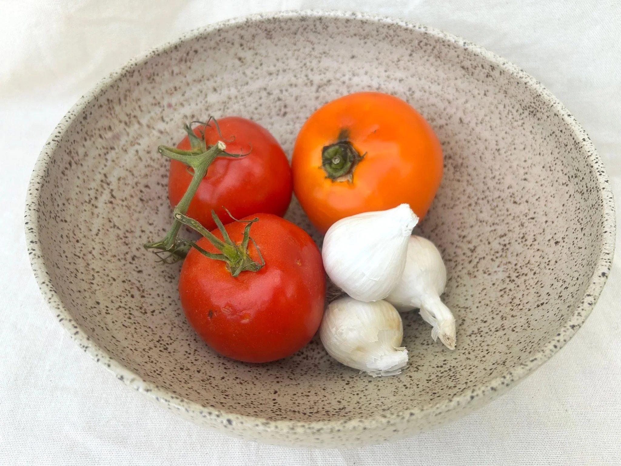 speckled_serving_bowl_02.jpg