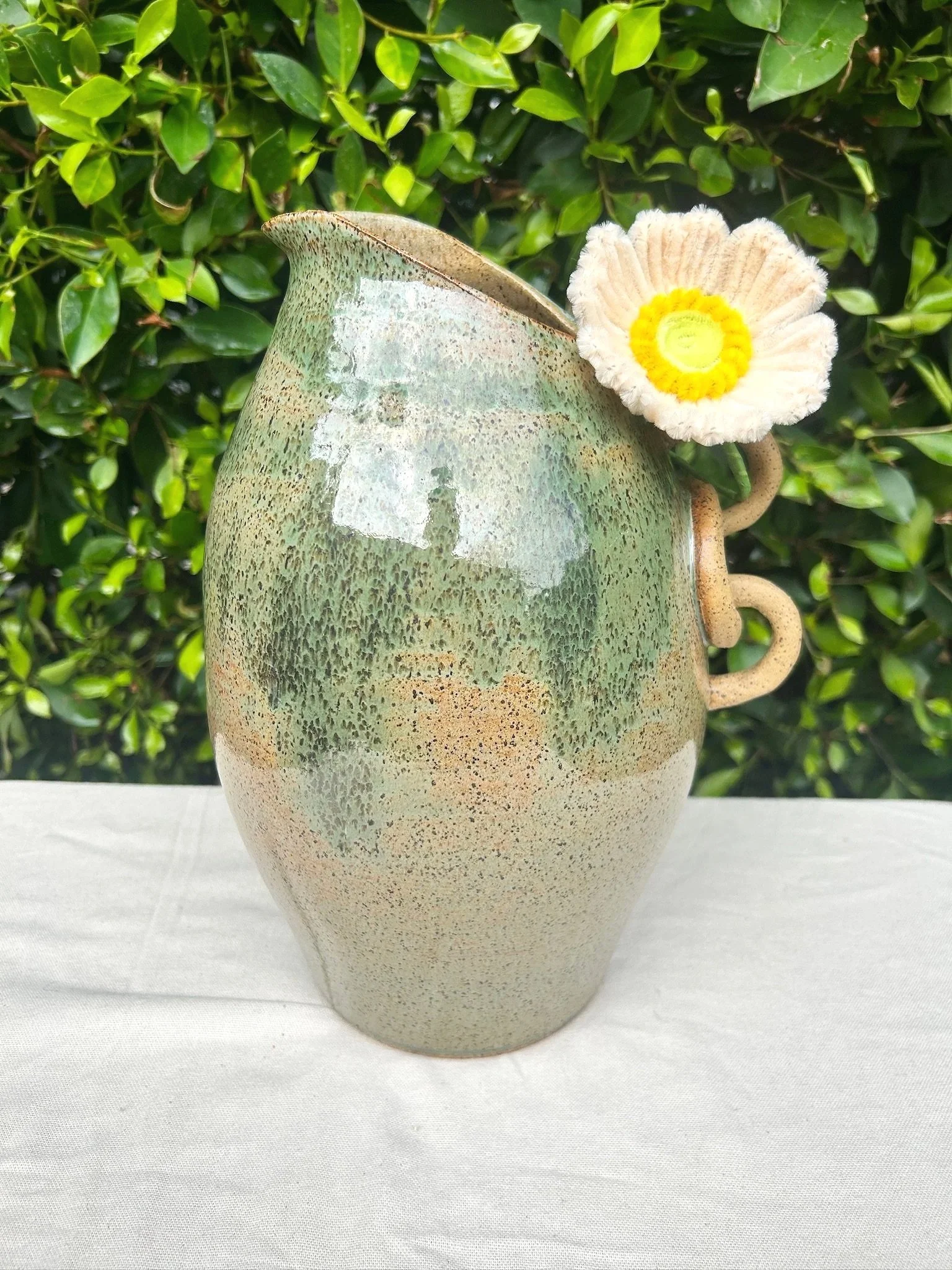 green_tan_vase_04.jpg