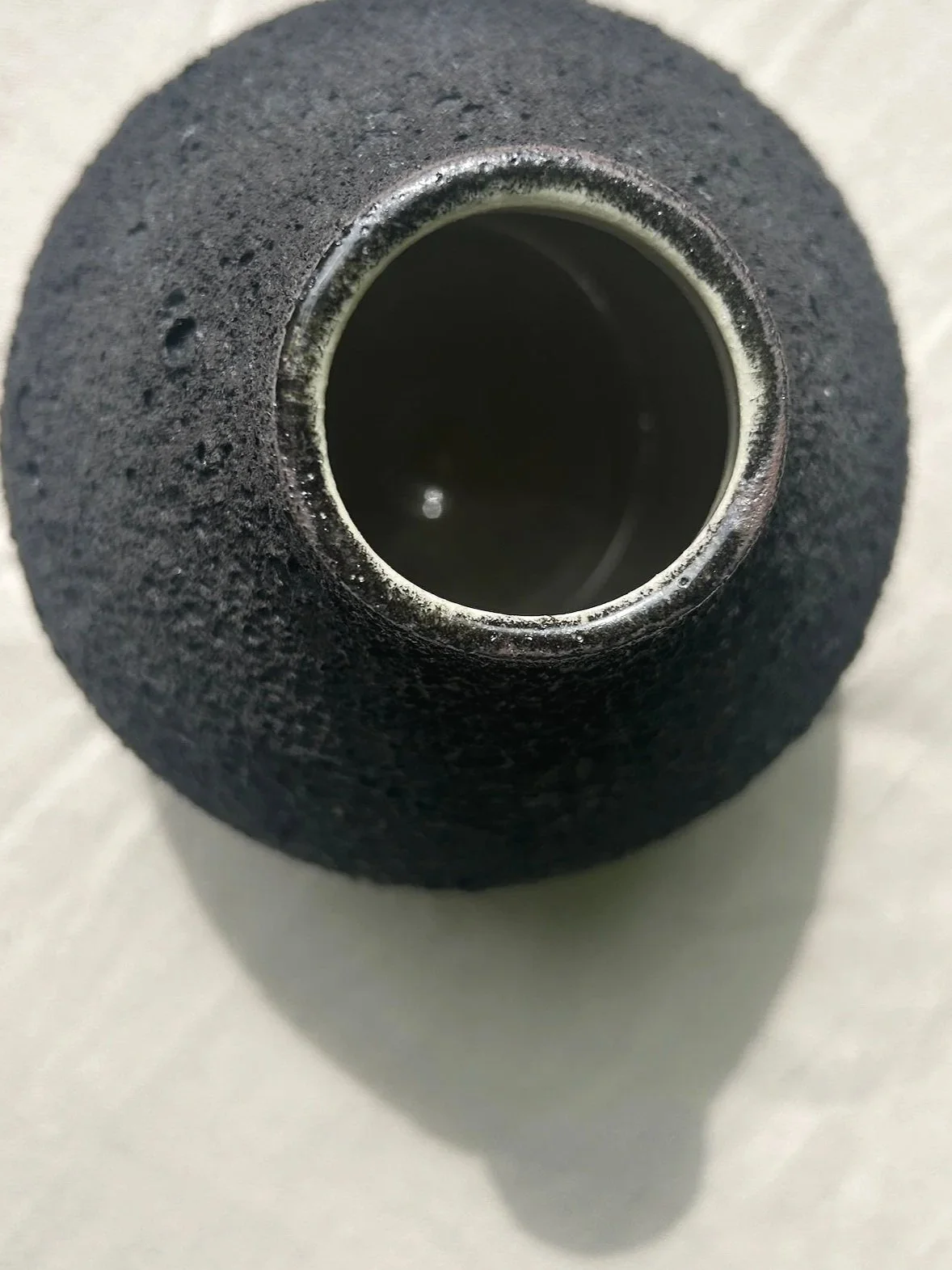 volcanic_teardrop_vase_03.jpg