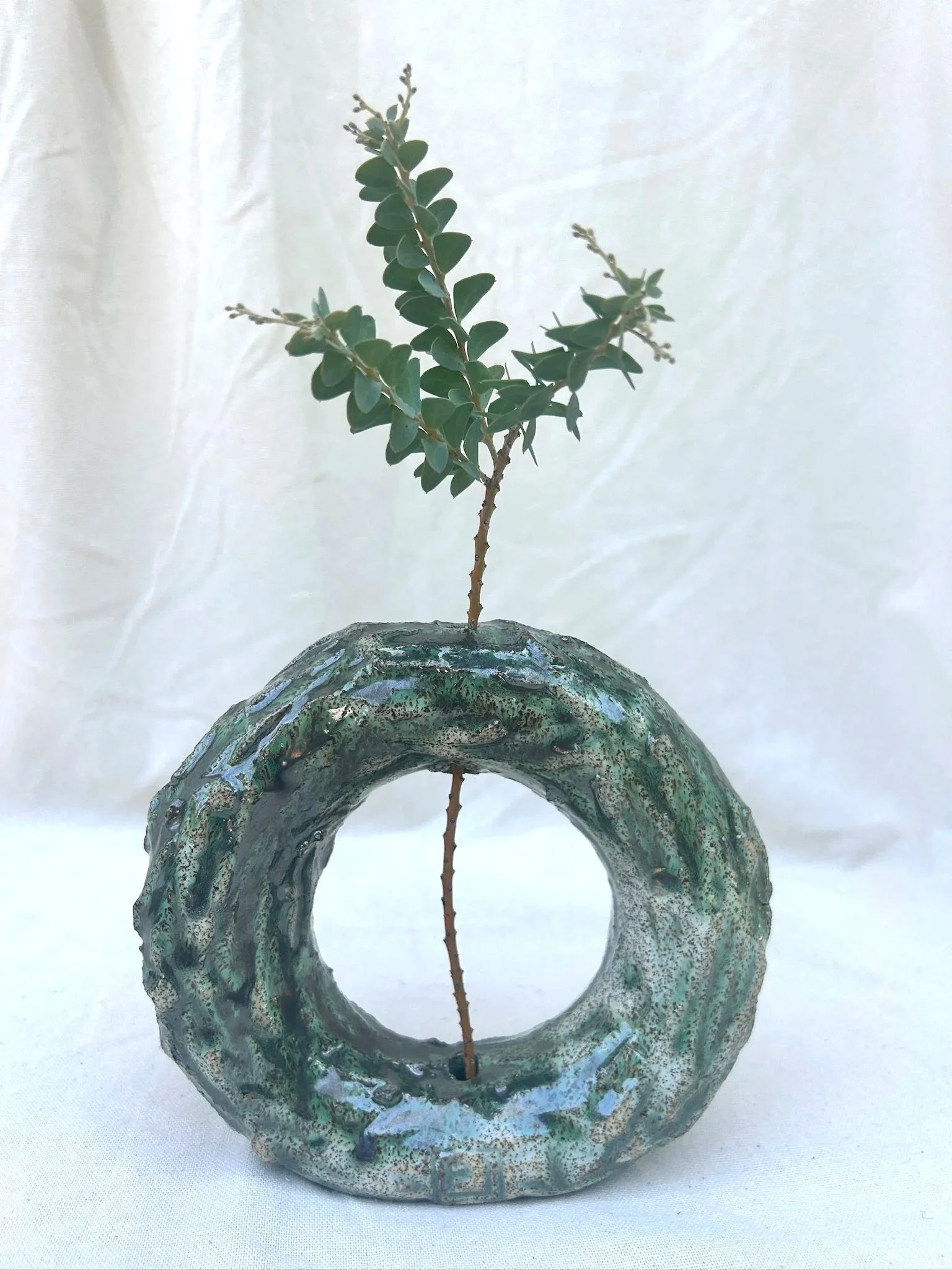 molten_green_ring_vase_00.jpg