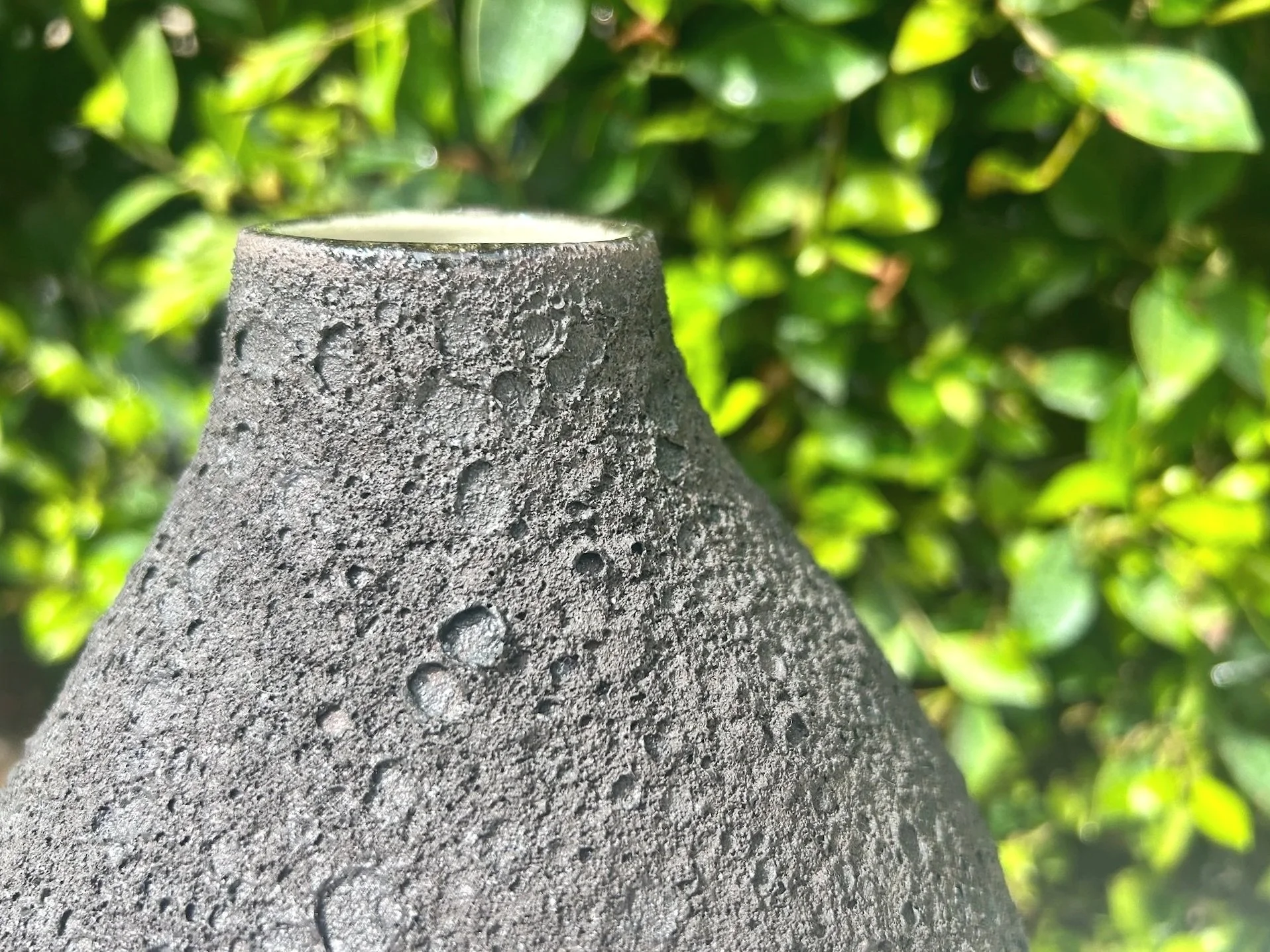 volcanic_teardrop_vase_04.jpg