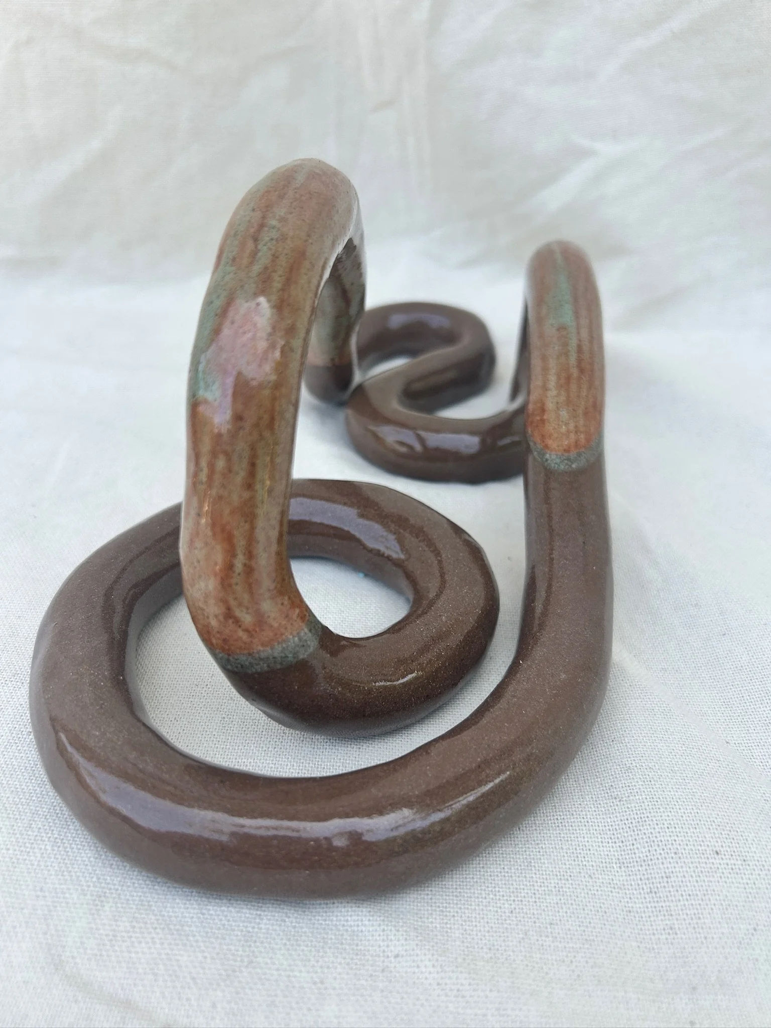 brown_squiggle_stand_04.jpg