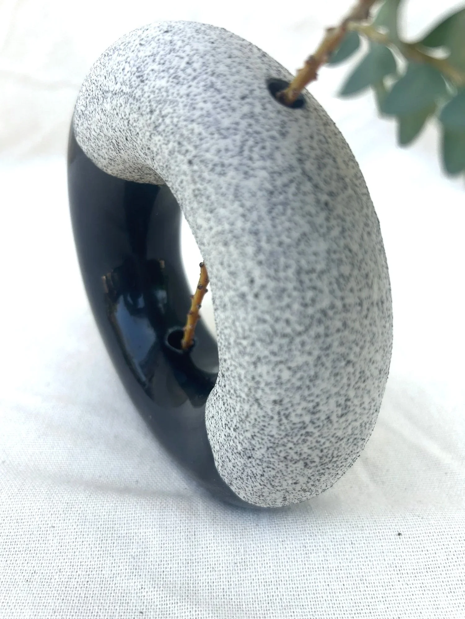 navy_pepper_ring_vase_05.jpg