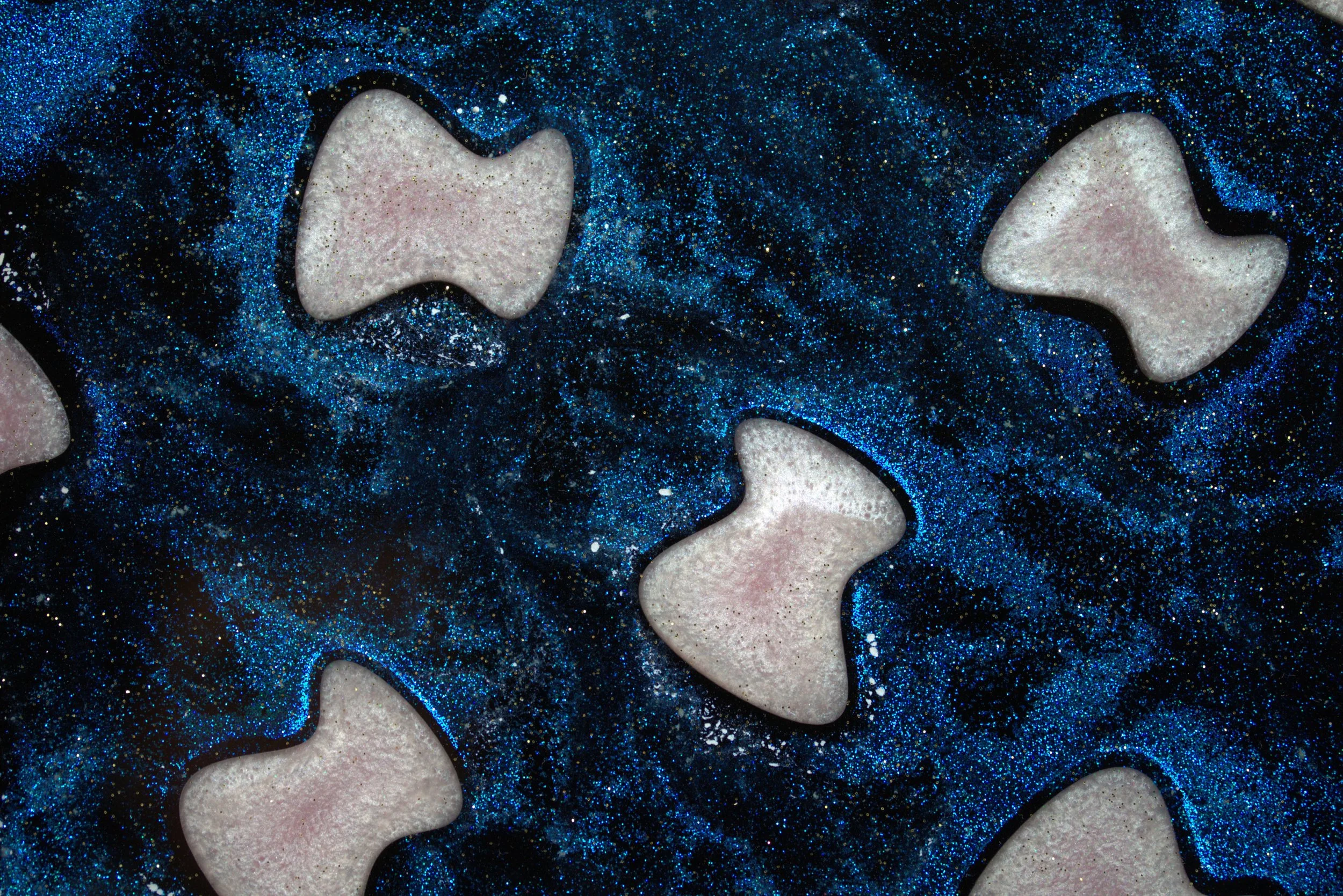Felix-Kirschbaum-Suspended-particles-in-the-universe-2.2.jpg