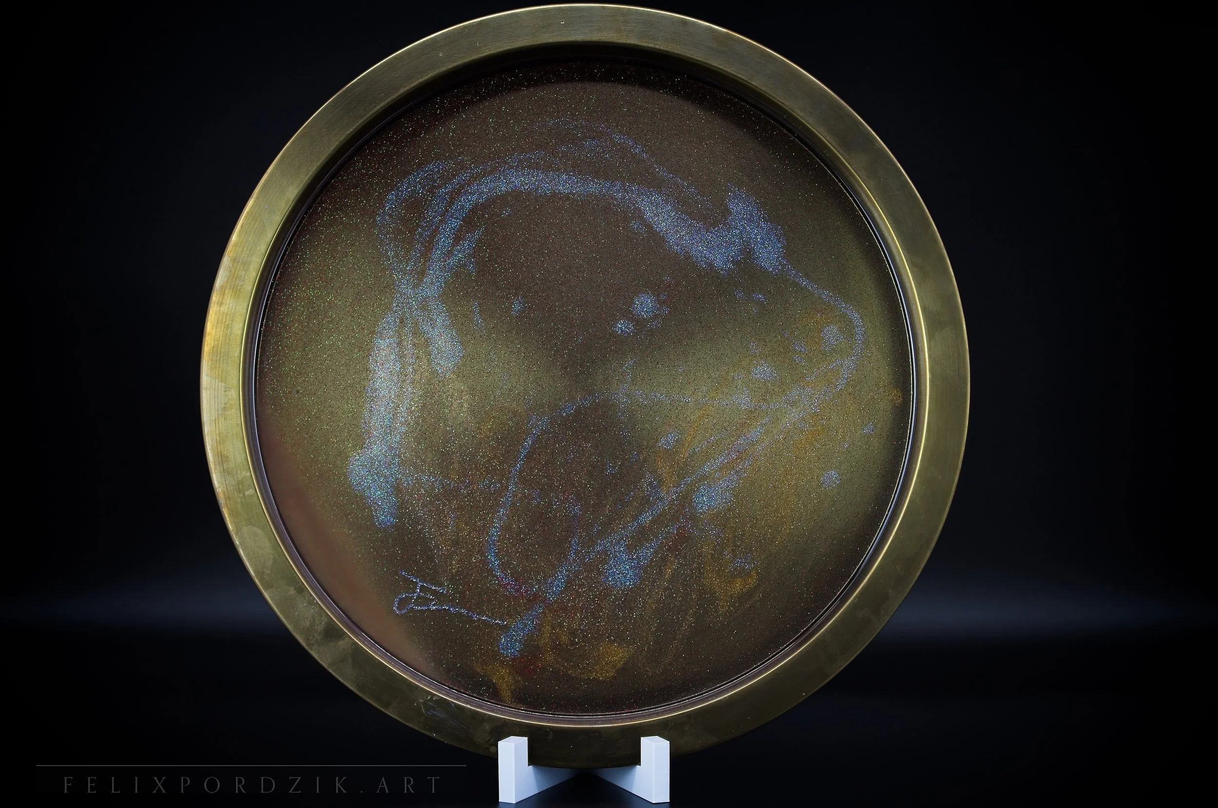 felix-pordzik-epoxidharzkunst-ethereal-trace-gold-bronze-lichtspiel-abstract-resin-art-2024-01.jpg.jpg