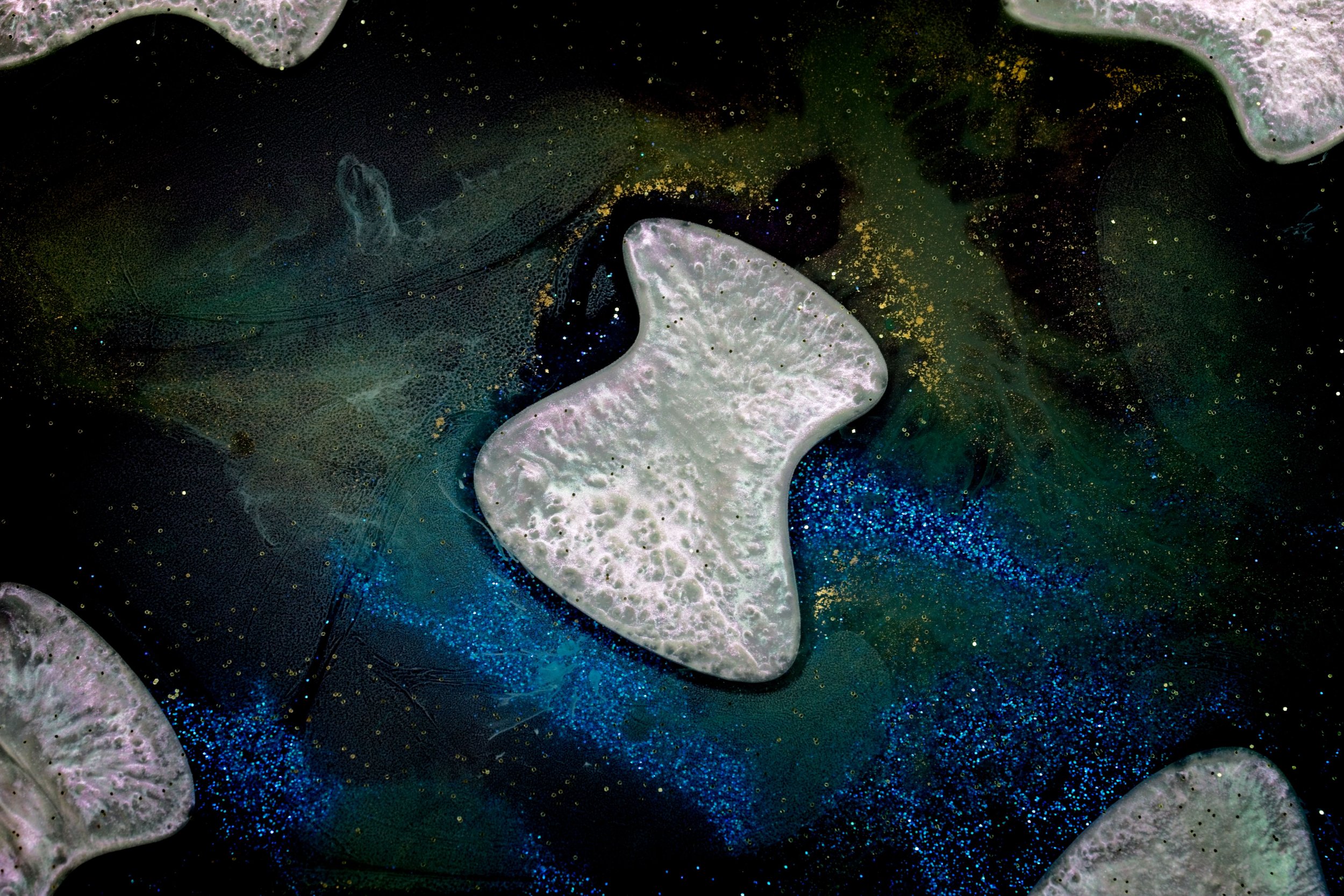 Felix-Kirschbaum-Suspended-particles-in-the-universe-3 3.jpg