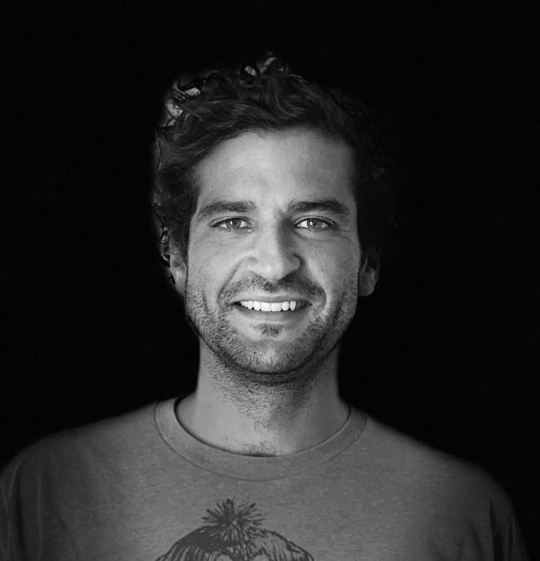 Logotipo con las letras 'K', 'A', 'Z', 'U' en azul claro, dispuestas en una matriz de dos por dos sobre fondo blanco.