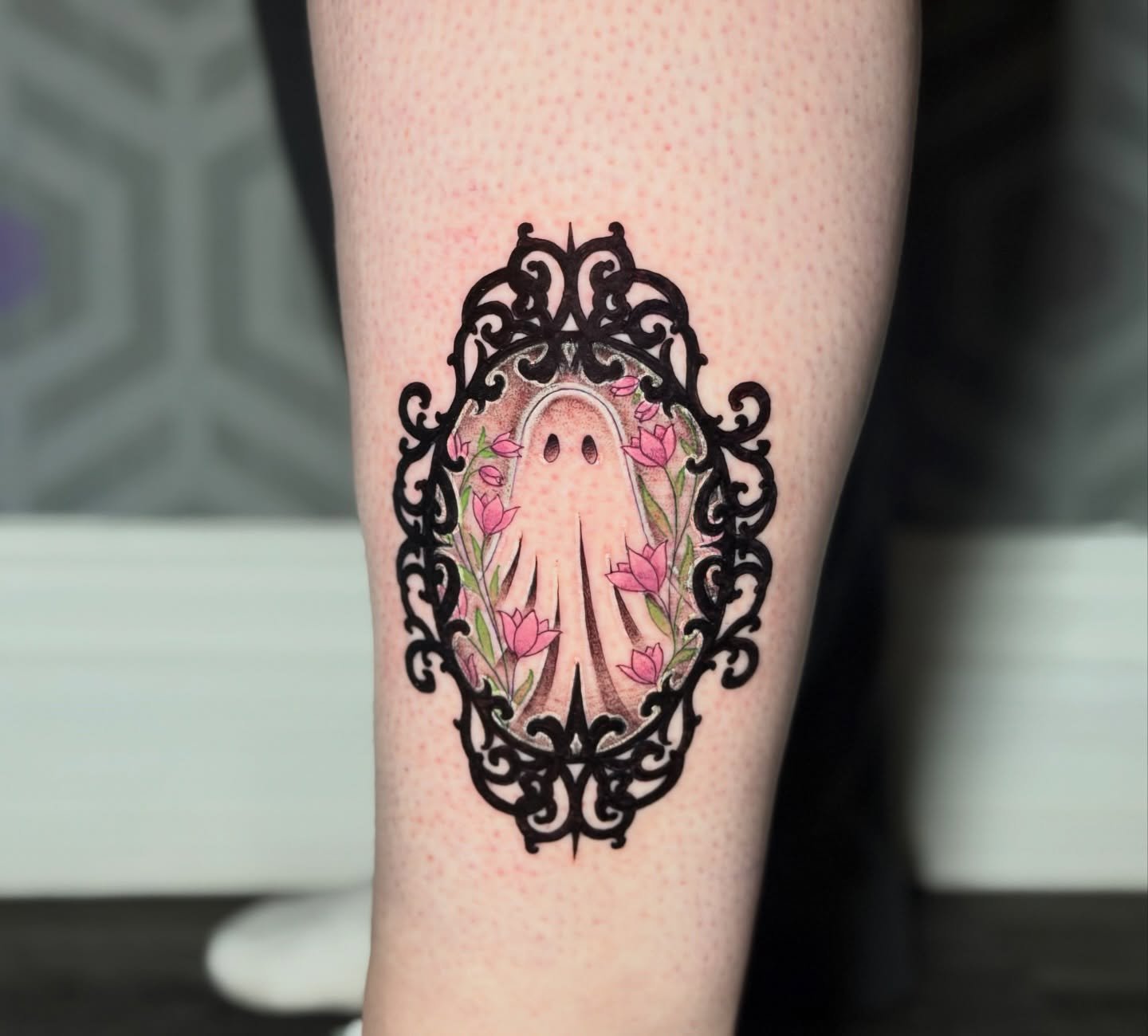 👻🌷

A friend of mine collects old victorian photographs she finds at antique malls and has possibly the coolest collection &mdash; so it&rsquo;s safe to say she inspired this piece from my flash that I was able to do on the ever amazing @steph.kuzy