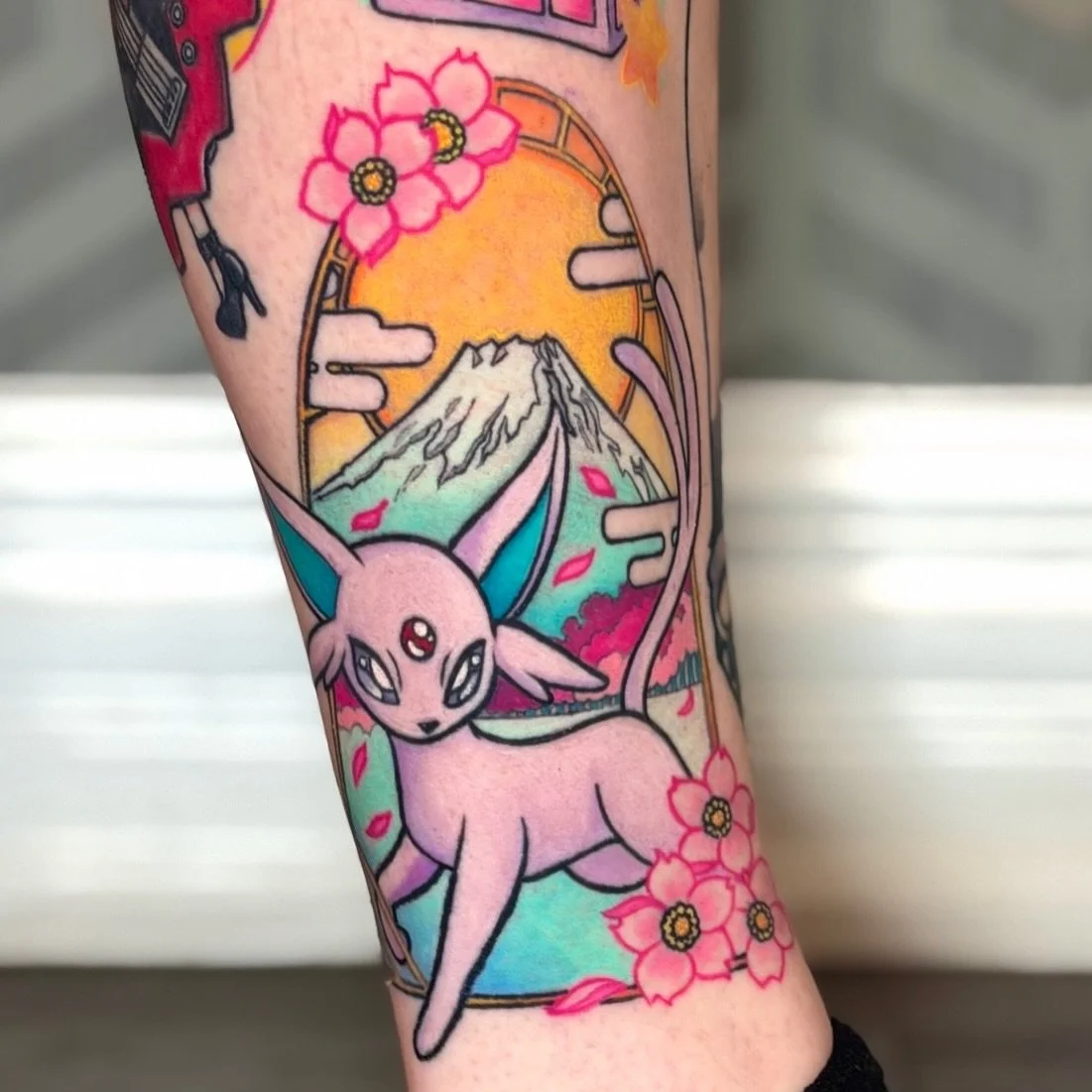 ✨🌸✨

Fully healed #Espeon from my flash done on my girl Sarah! She always heals everything so vibrantly &mdash; it pays to stay out of the sun, kids 🥳 

Swipe to see what it looked like fresh! 

I would really love to do more #pokemontattoos like t