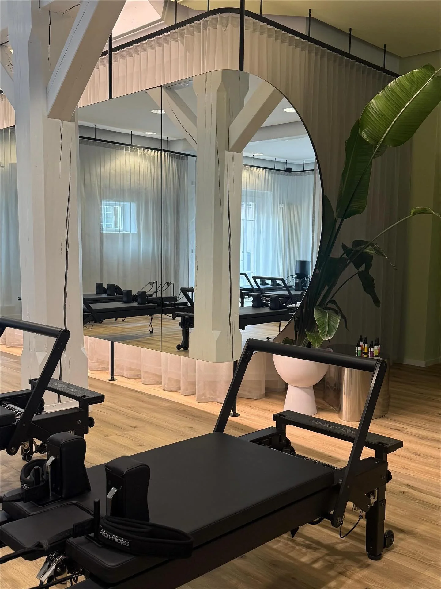 New studio. New energy.
We&lsquo;re open 🤍

Willkommen im Studio five &ndash; wo Bewegung auf liebevolle Details und positive Affirmationen trifft. 

Let&rsquo;s flow, breathe &amp; feel good. ✨

www.studio-five.de

#studiofive #pilates