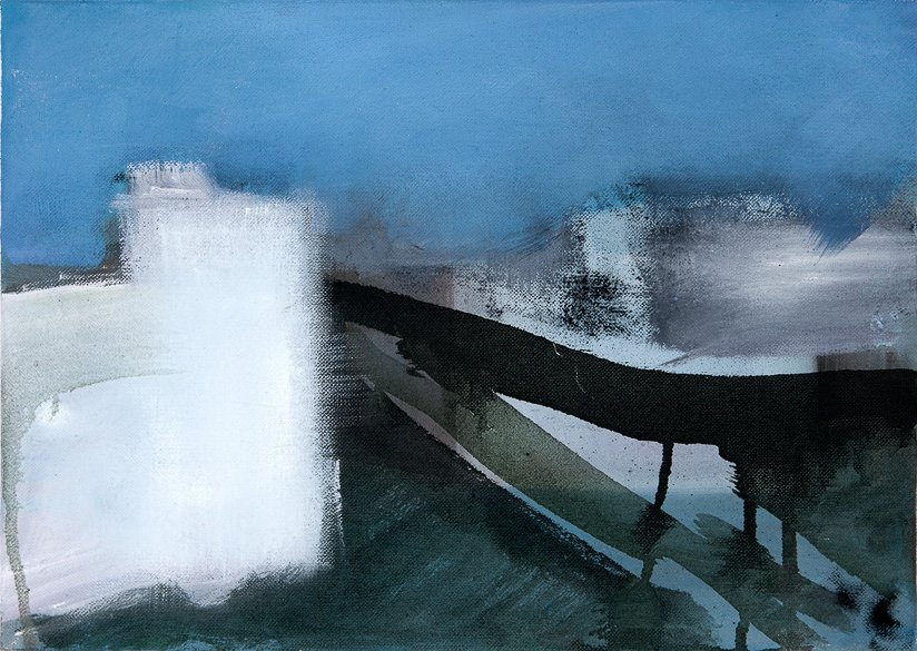 Pintura abstracta con tonos azules, negros y blancos, que sugiere un paisaje de agua y cielo con formas difusas.