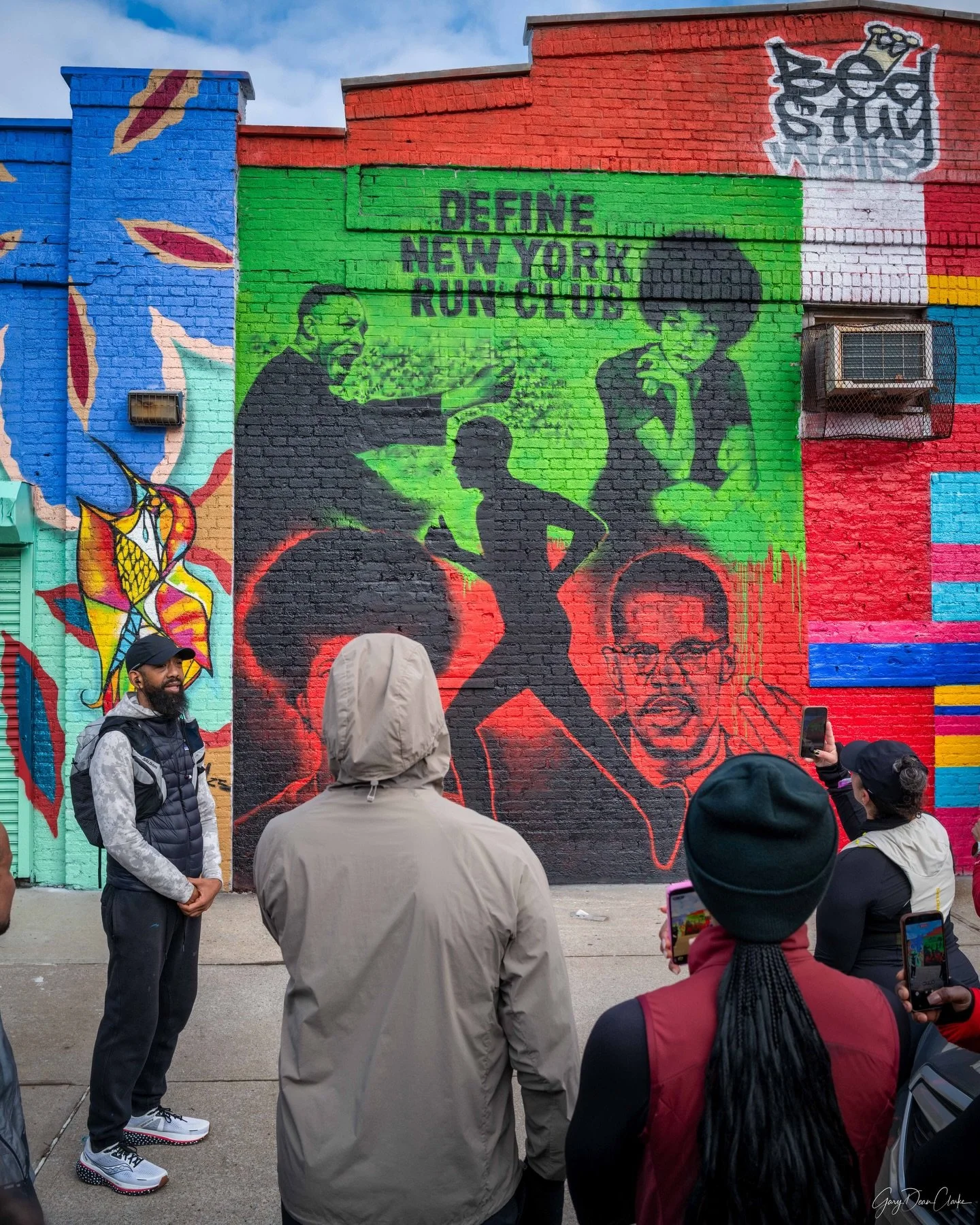 This past Saturday, we ran by the new @DefineNewYorkRunClub mural at @bedstuywalls by artist and Define/Noname runner, @andre.trenier (first slide), and ran by another @andre.trenier mural (second slide) on our way back to @dickandjanes - 

Upside do