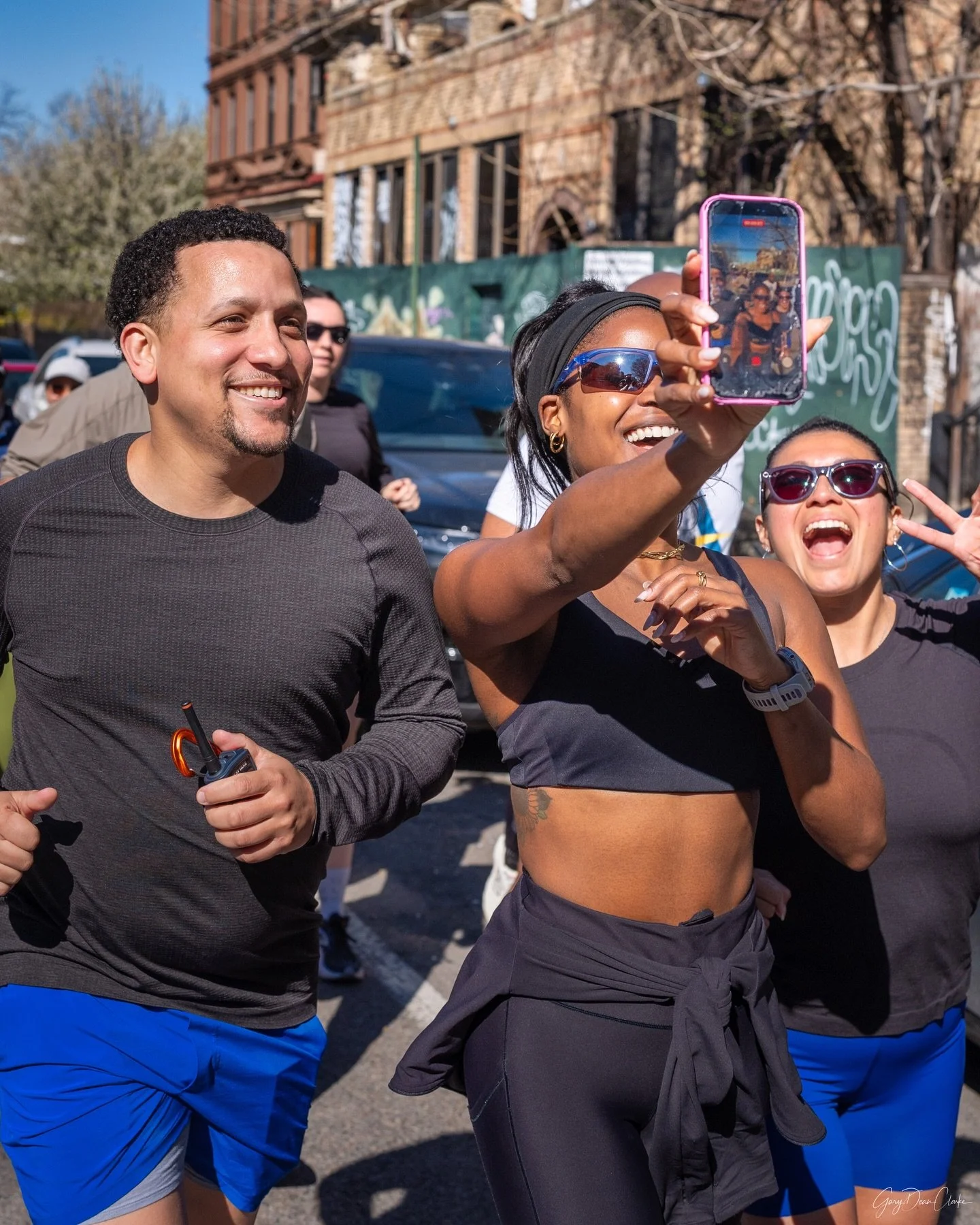 This is what a Brooklyn run club looks like -  @definenewyorkrunclub 

#irunyourunweruntogether @thatcoffeyboy