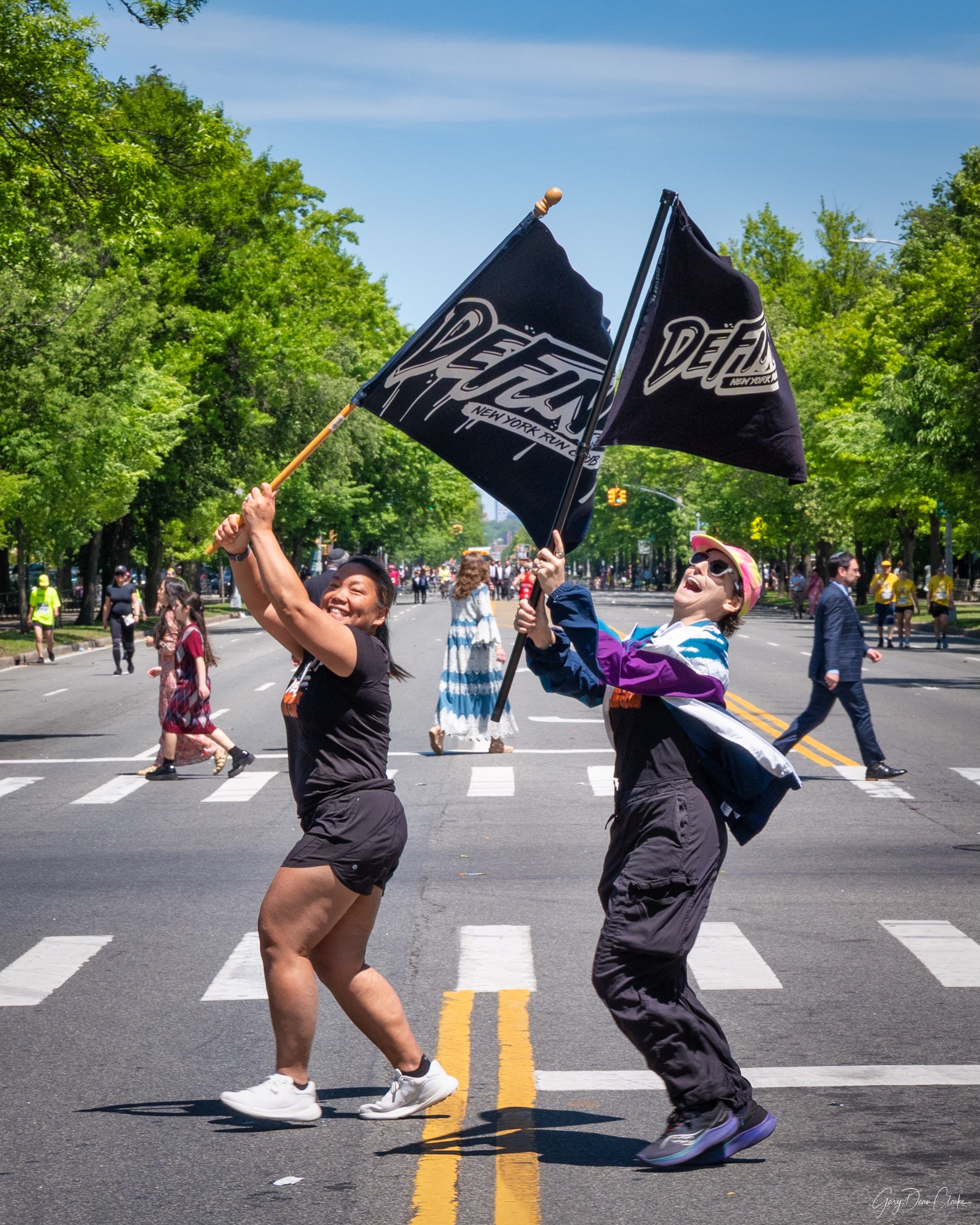 Cheering ain't easy, but when I do, it's with @definenewyorkrunclub 

Slides 9 &amp; 10 - our cheer zone assisting a fallen runner 

@nyrr @definenewyorkrunclub @thatcoffeyboy @desi_red #rbcbrooklynhalf