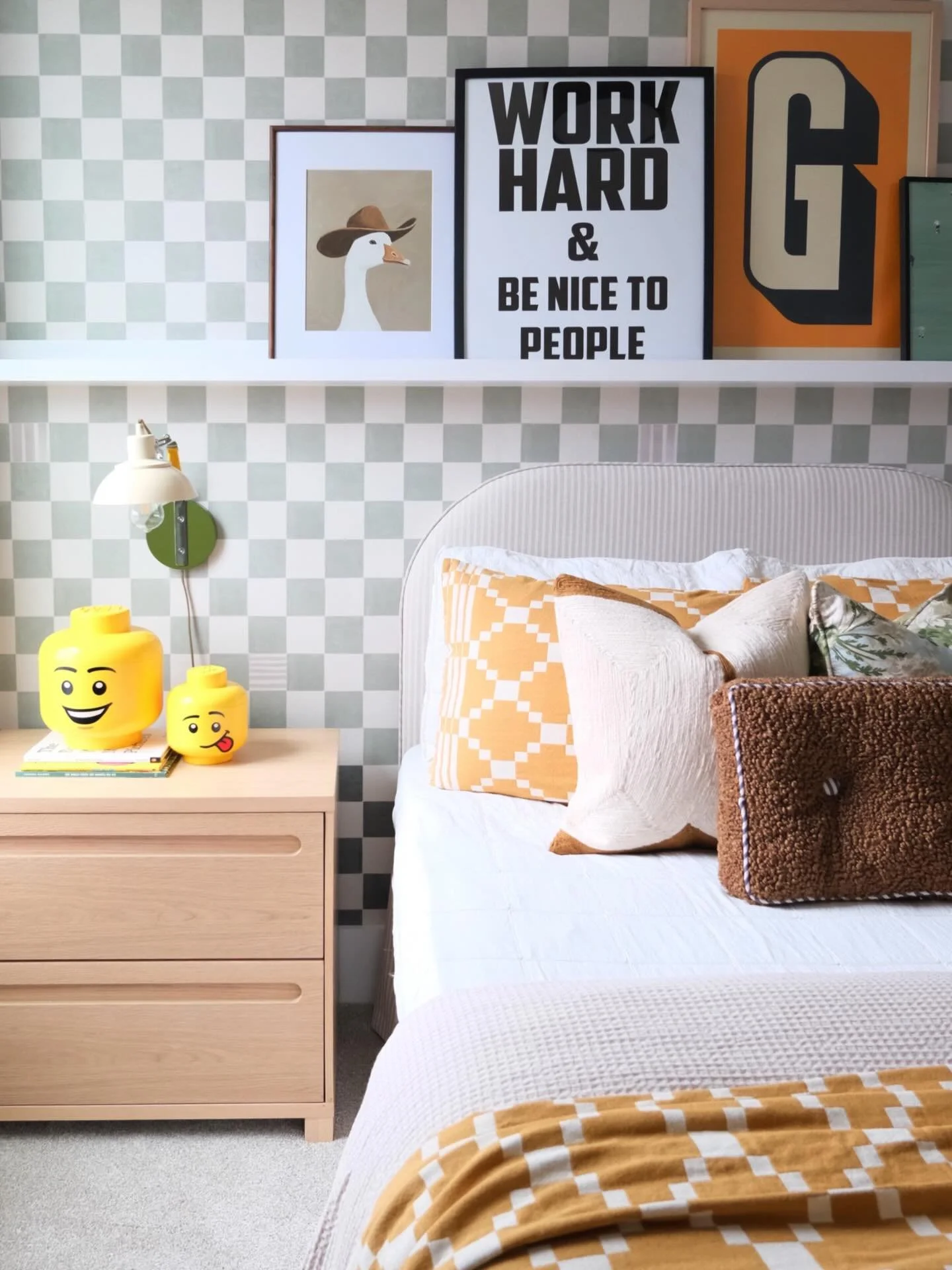 A room with equal parts cozy AND cool. 😎