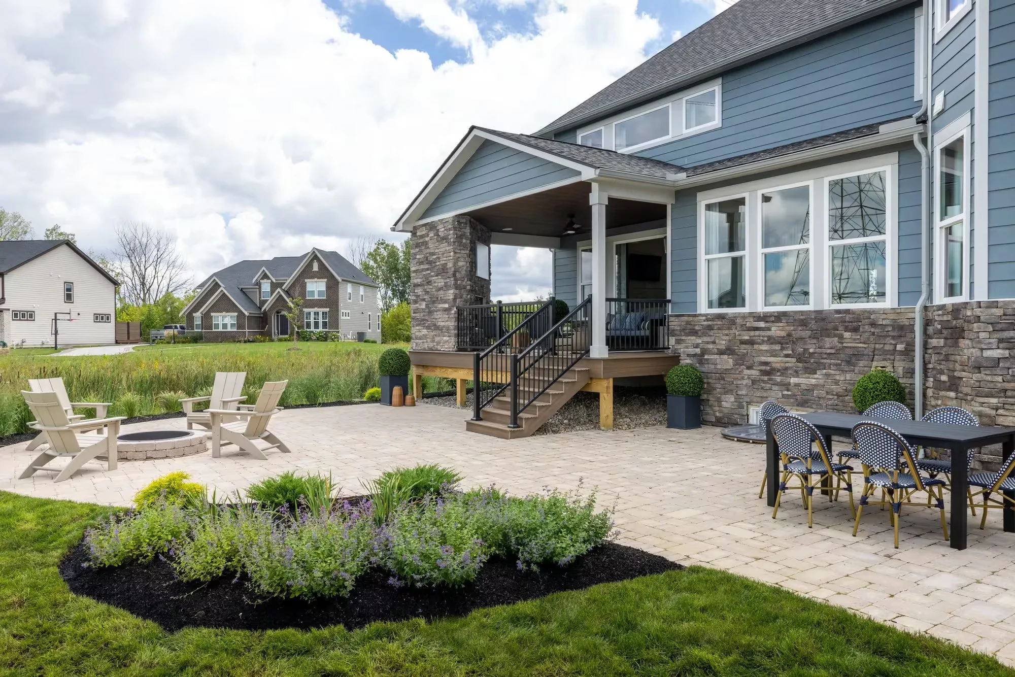 ALPL-0063-00-AshlLawn-Alton-Place-patio1.jpg