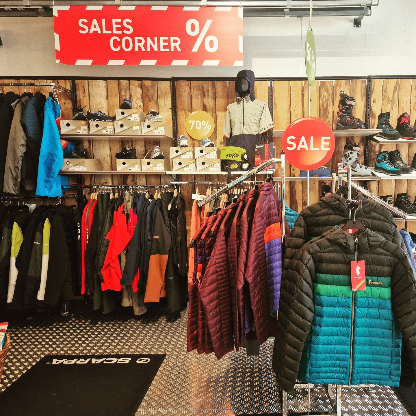 ❄️Der Winter fl&uuml;stert: Jetzt oder nie!❄️

Warme Jacken, weiche Layer und Ausr&uuml;stung f&uuml;r kalte Tage warten auf dich &ndash; mit bis zu 70 % Rabatt im Winter Sale.
Zeit, dich einzukuscheln, draussen durchzuatmen und dem Winter noch ein p