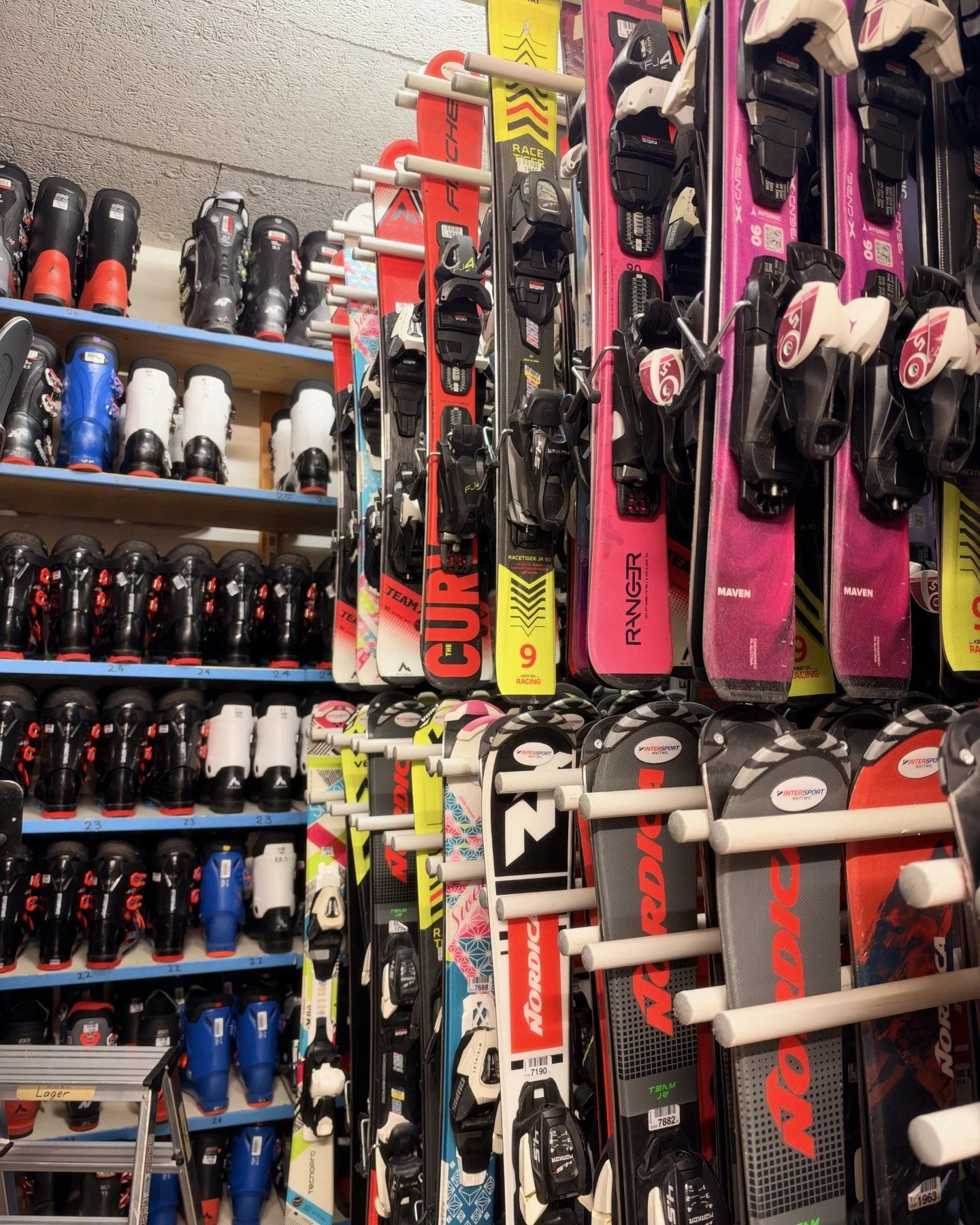 ❄️ Der Winter steht vor der T&uuml;r! 🎿

Sichere dir jetzt deine Mietware bei Intersport Wattwil und sei bereit f&uuml;r die Piste! ⛷️🏔️