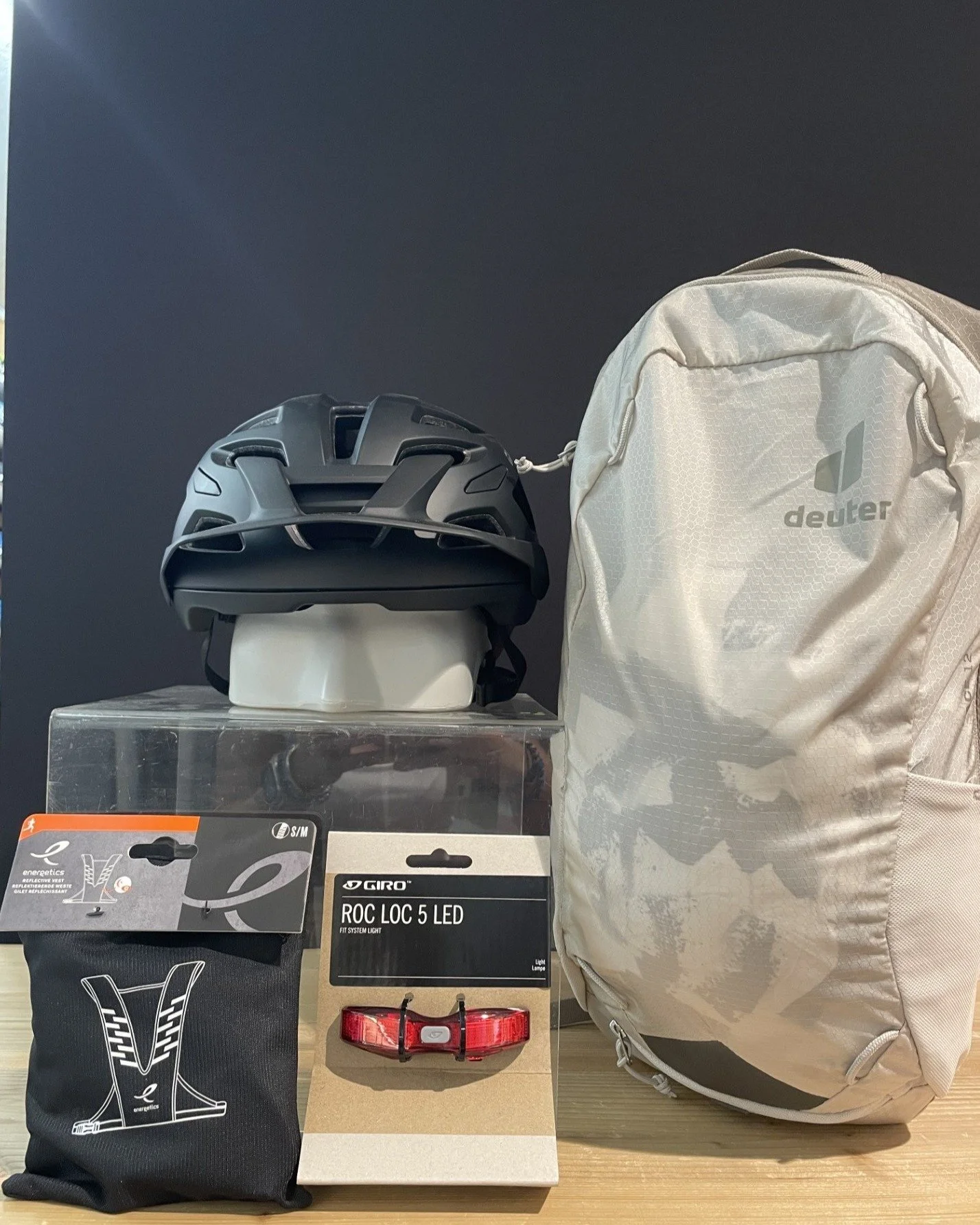 Bist du bereit f&uuml;r deine n&auml;chste Velotour? 🚴&zwj;♀️
Komm jetzt bei uns vorbei und decke dich mit allem ein, was du f&uuml;r dein n&auml;chstes Abenteuer brauchst.