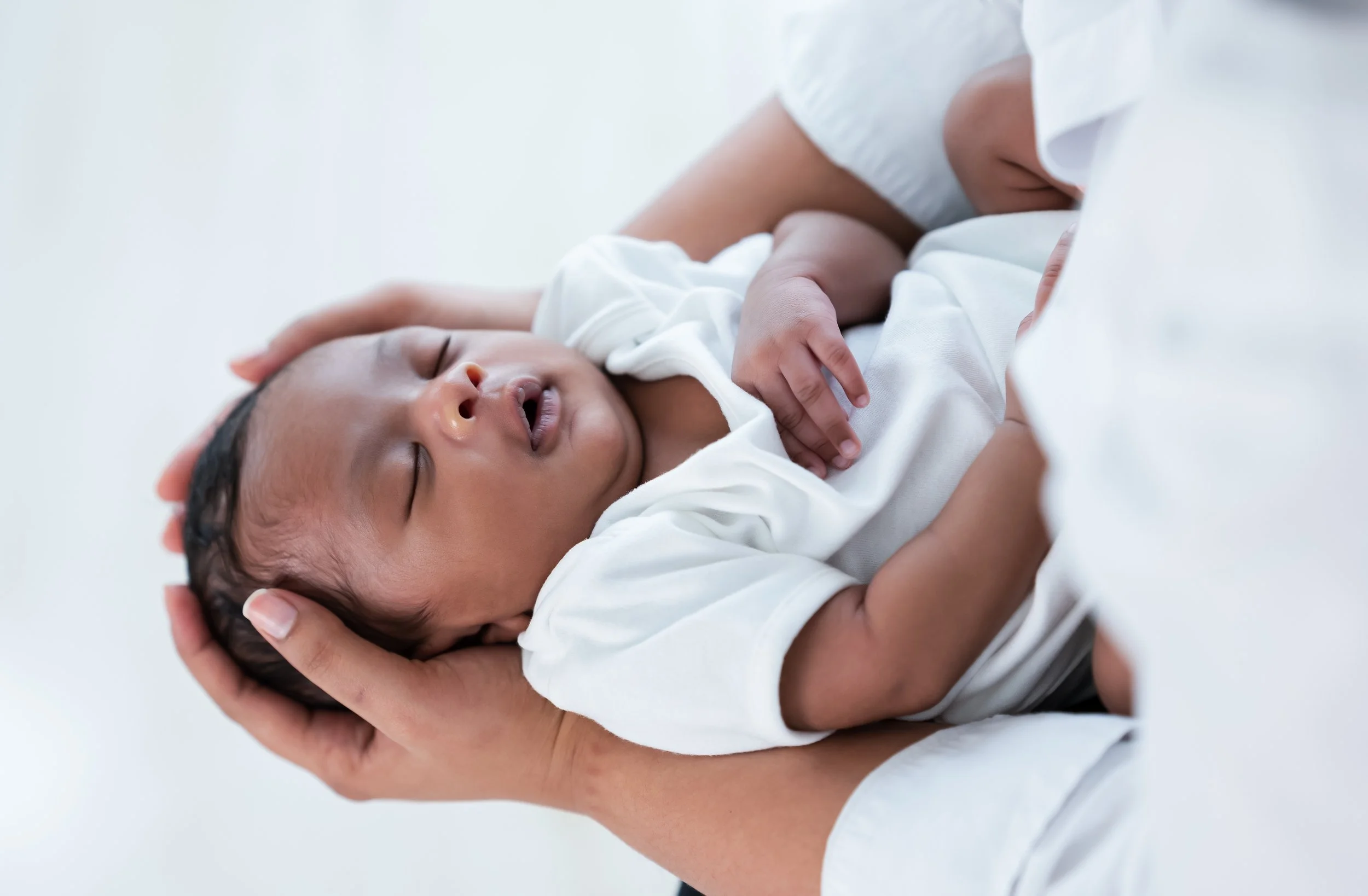 Baby Massage Before Bed – A Simple Routine to Help Your Baby Sleep More Easily