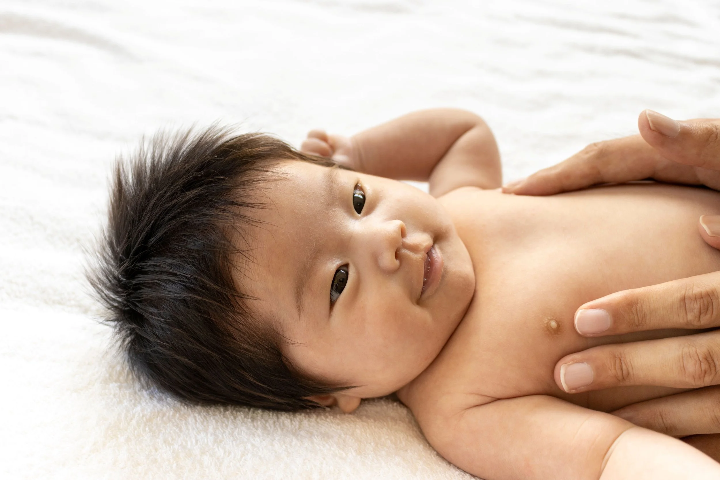 How 2 Weeks of Daily Baby Massage Helps Your Baby Relax and Connect