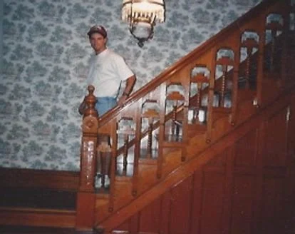 Entry/Stairs Before