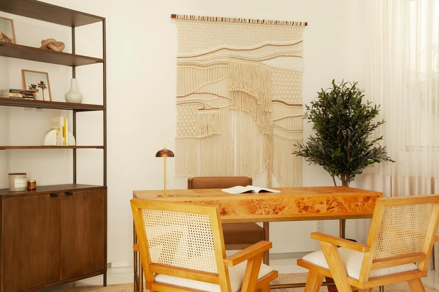 A handmade macram&eacute; piece by @taritalimacrame hangs on the wall of this home office, adding texture and personality to the work space. 📸 Photography by @gmasinas