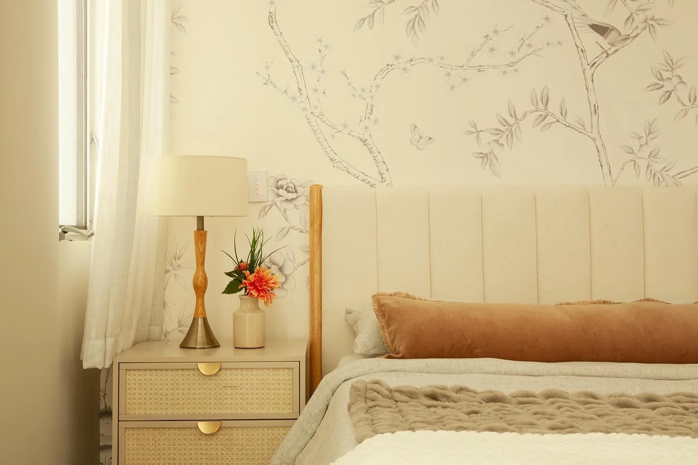 A chinoiserie wallpaper mural of a garden scenery makes this bedroom feel whimsical and stylish. #bedroom #bedroomdesign #wallpaper