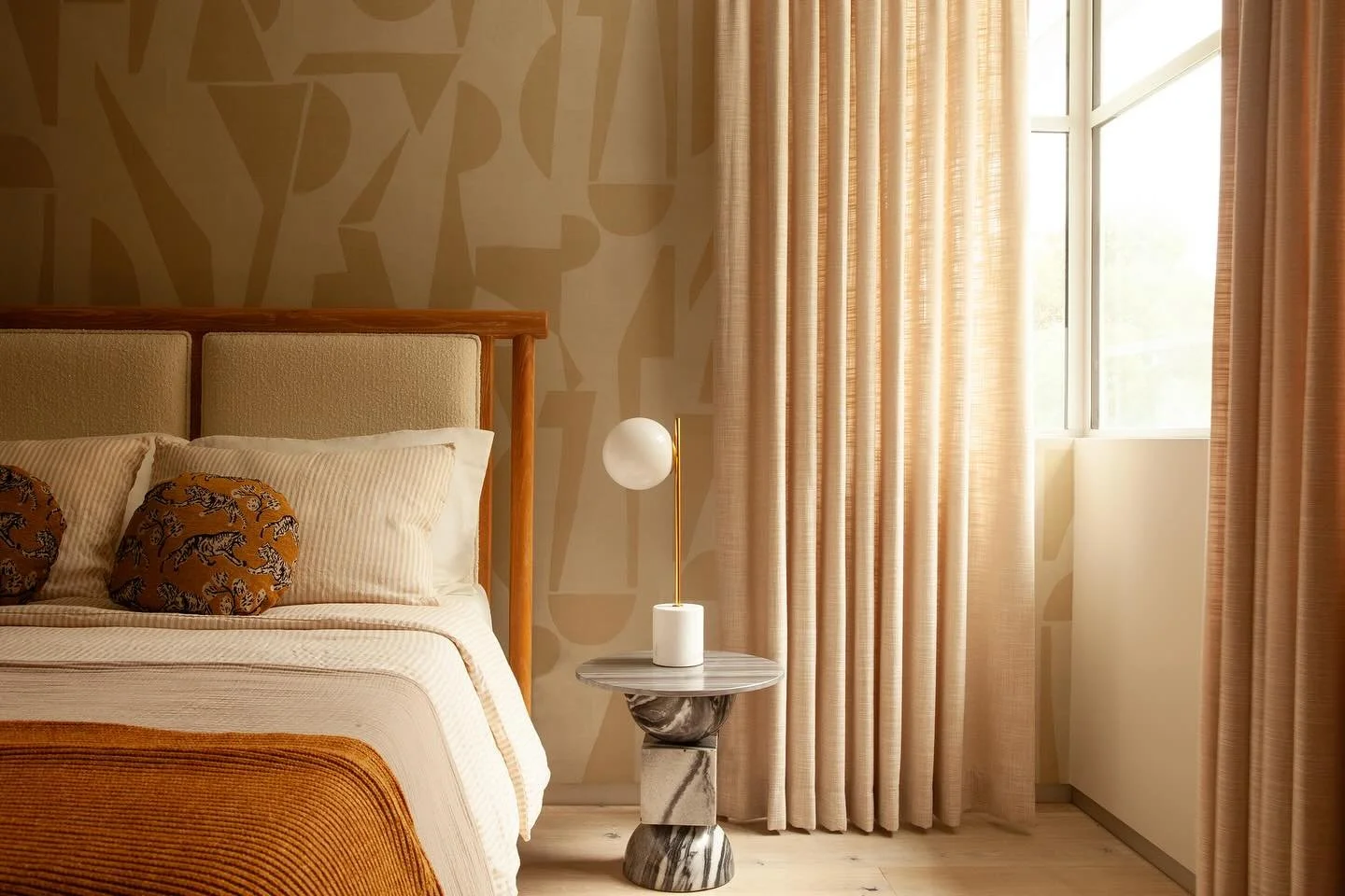 A bedroom full of sun-washed tones and bold, geometric forms, perfect for a young Californian 🌴 ☀️ #bedroom #surf #hipster