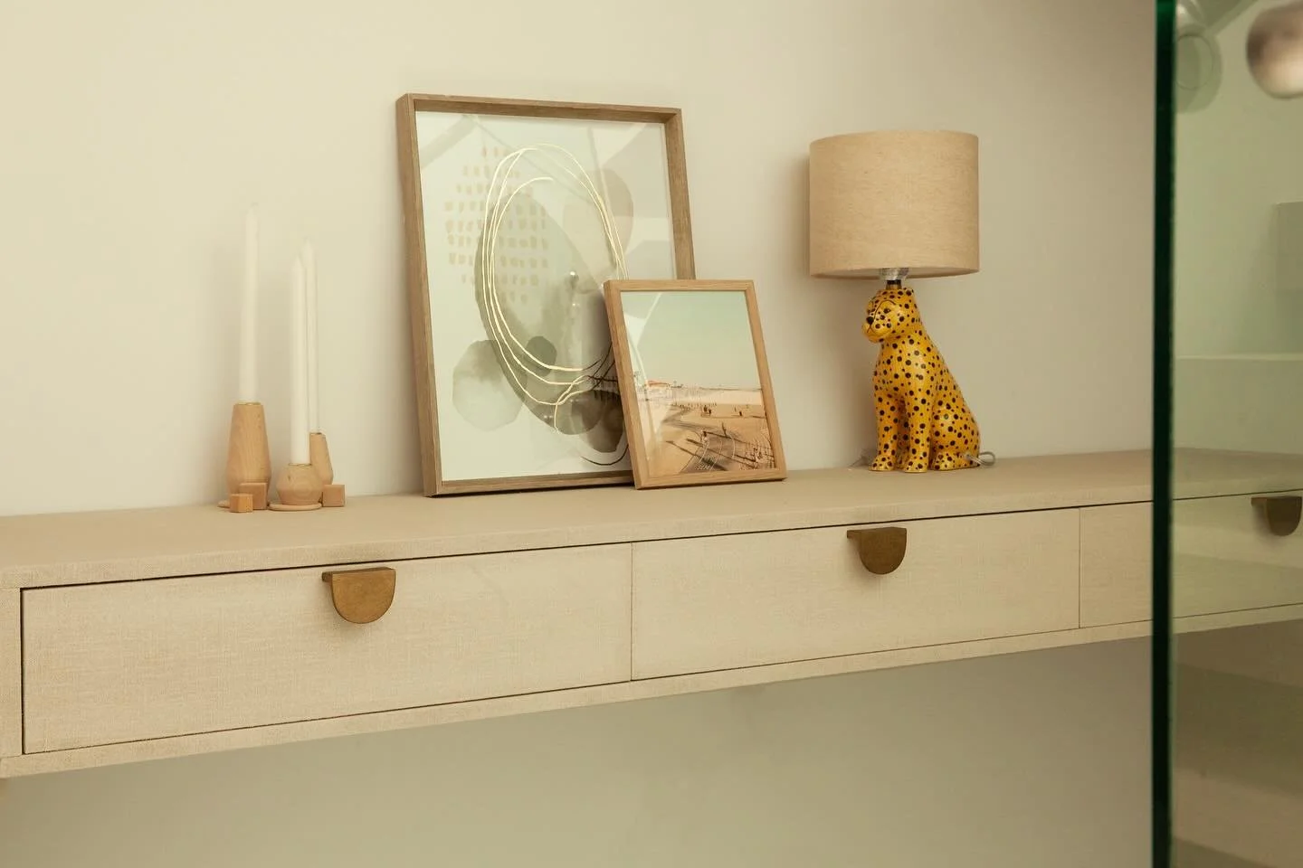 A charming leopard table lamp sits on top of a geometric console table to enliven a dead space by the staircase. #consoletable #homedecor #decor