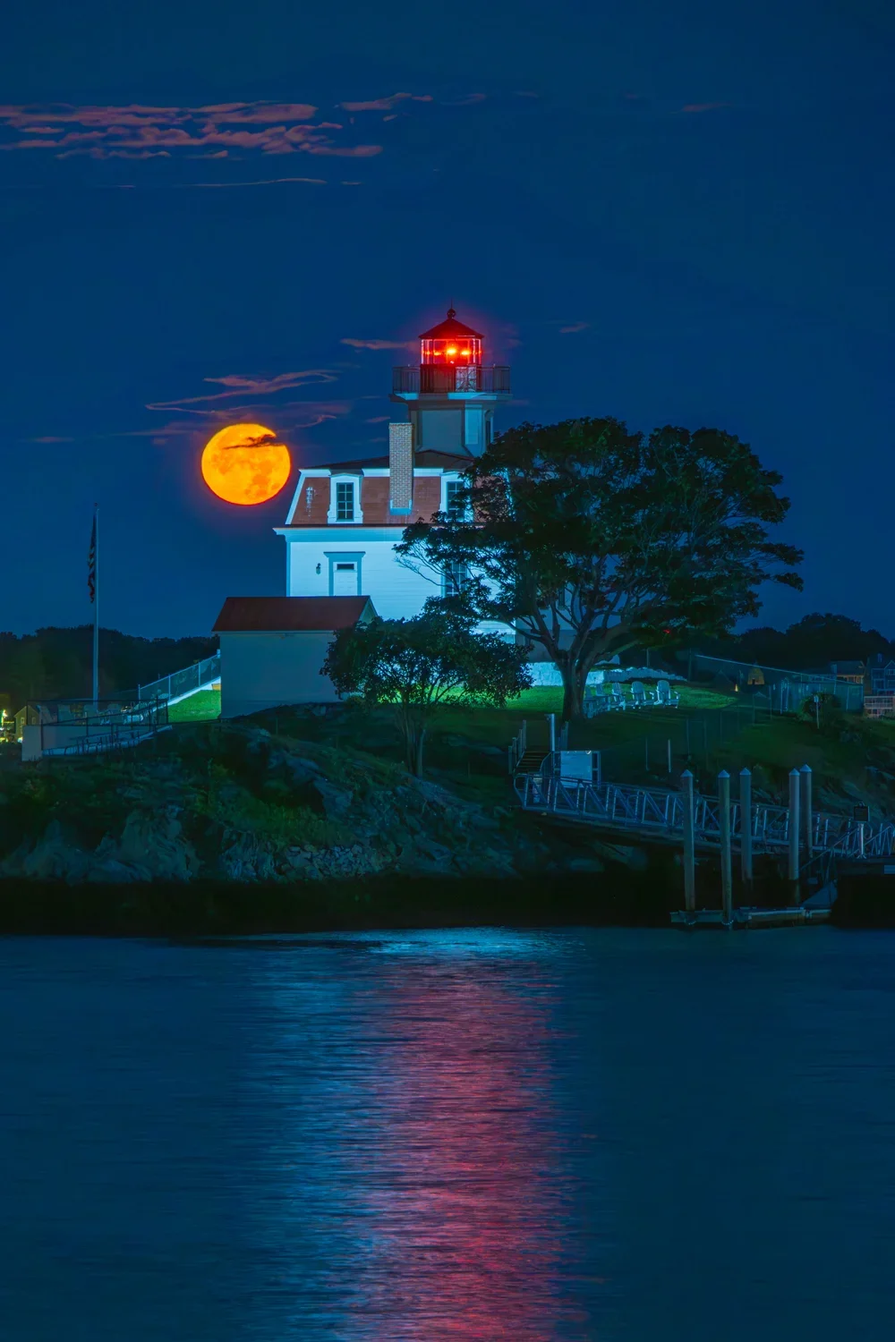 Pomham with full moon