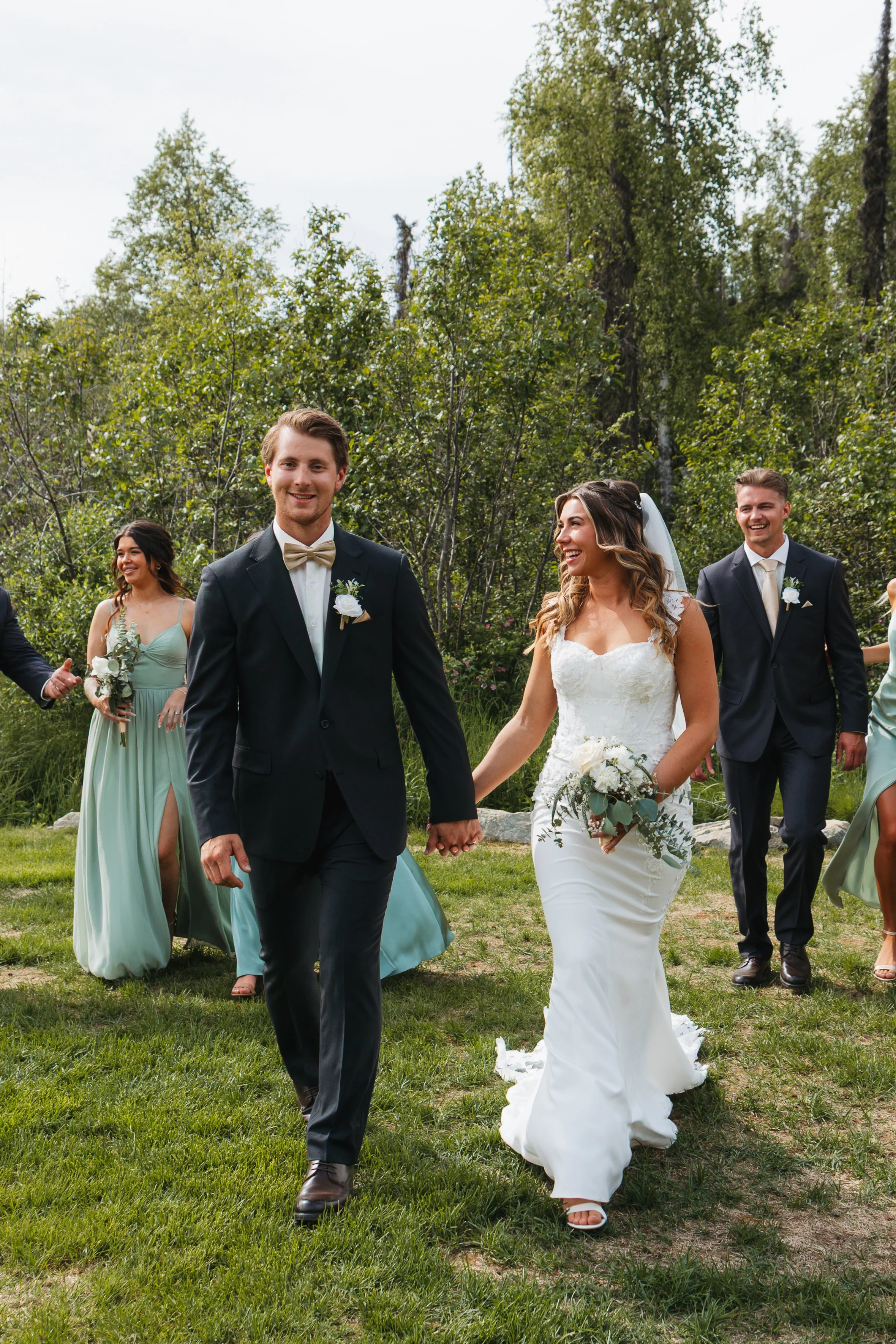 Alaska Wedding Inspiration by Season: From Summer Peaks to Winter Glow