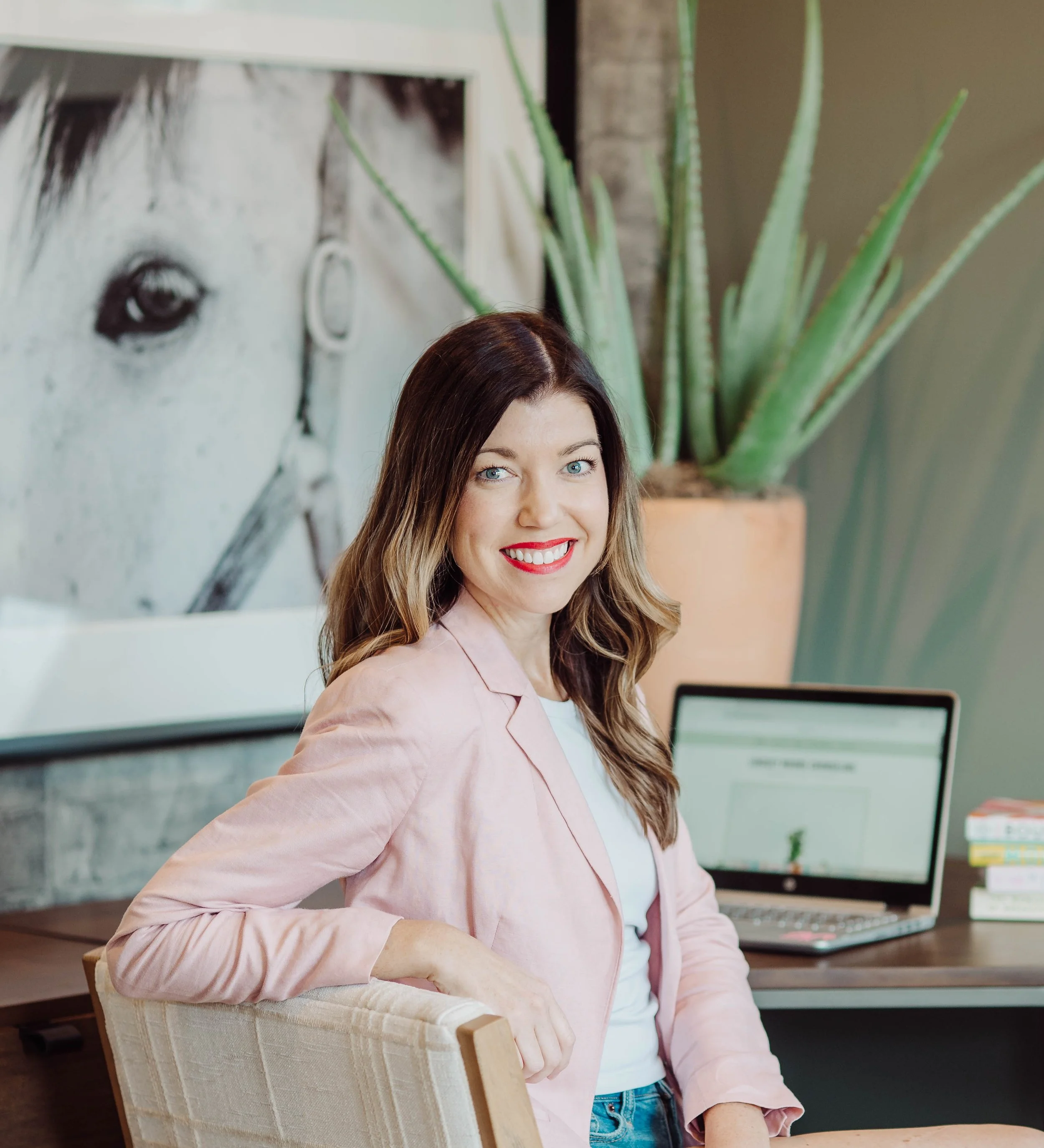 Lindsey Moore Kentucky therapist for EMDR counseling, Kentucky postpartum counseling, EMDR in Kentucky, Kentucky motherhood counseling