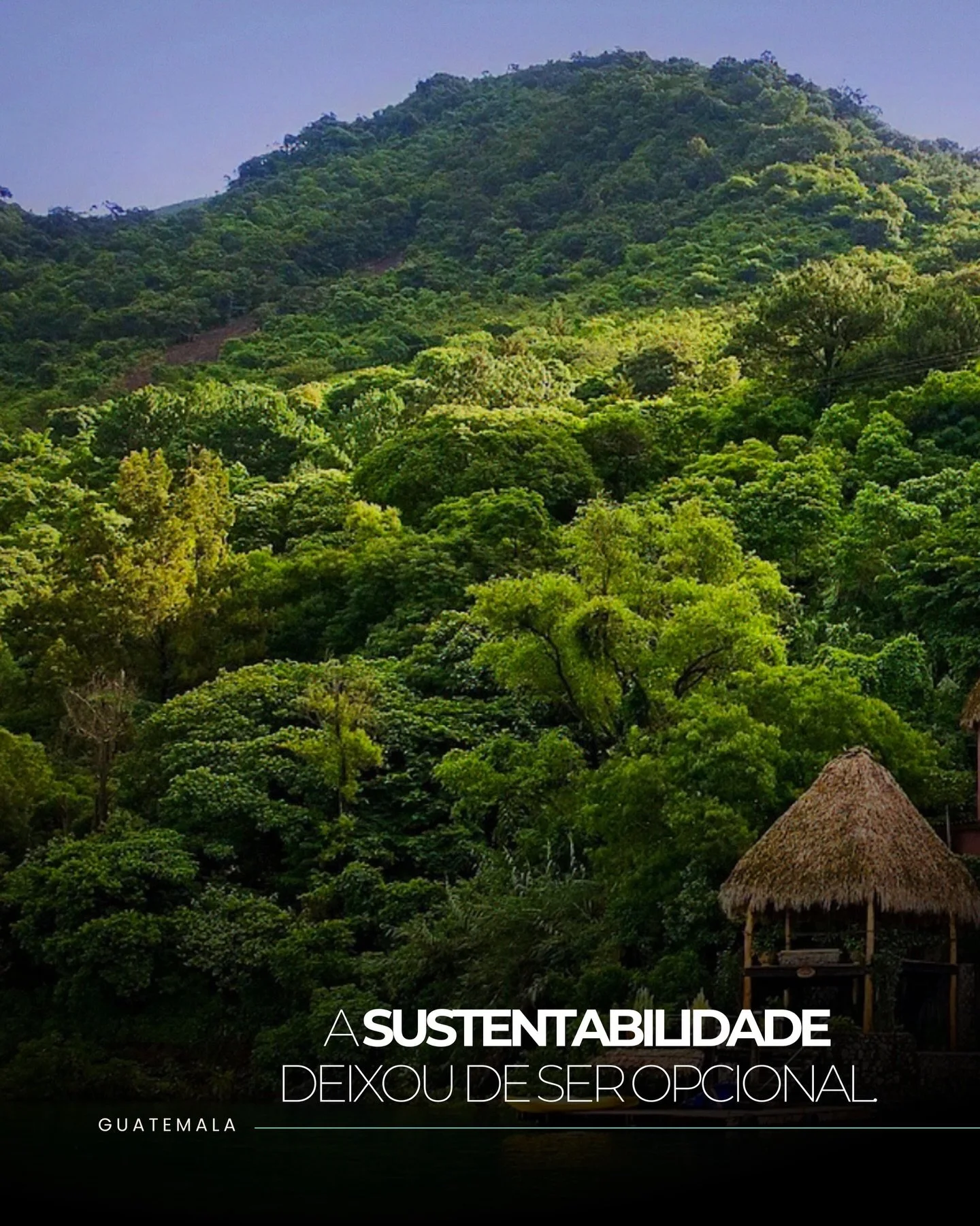 Nas margens do Lago Atitl&aacute;n, a Guatemala guarda um segredo. O @lagunalodge existe em uma ilha que s&oacute; se alcan&ccedil;a por &aacute;gua &mdash; e isso n&atilde;o &eacute; acaso. 

Cada detalhe foi pensado para que o lugar prospere enquan