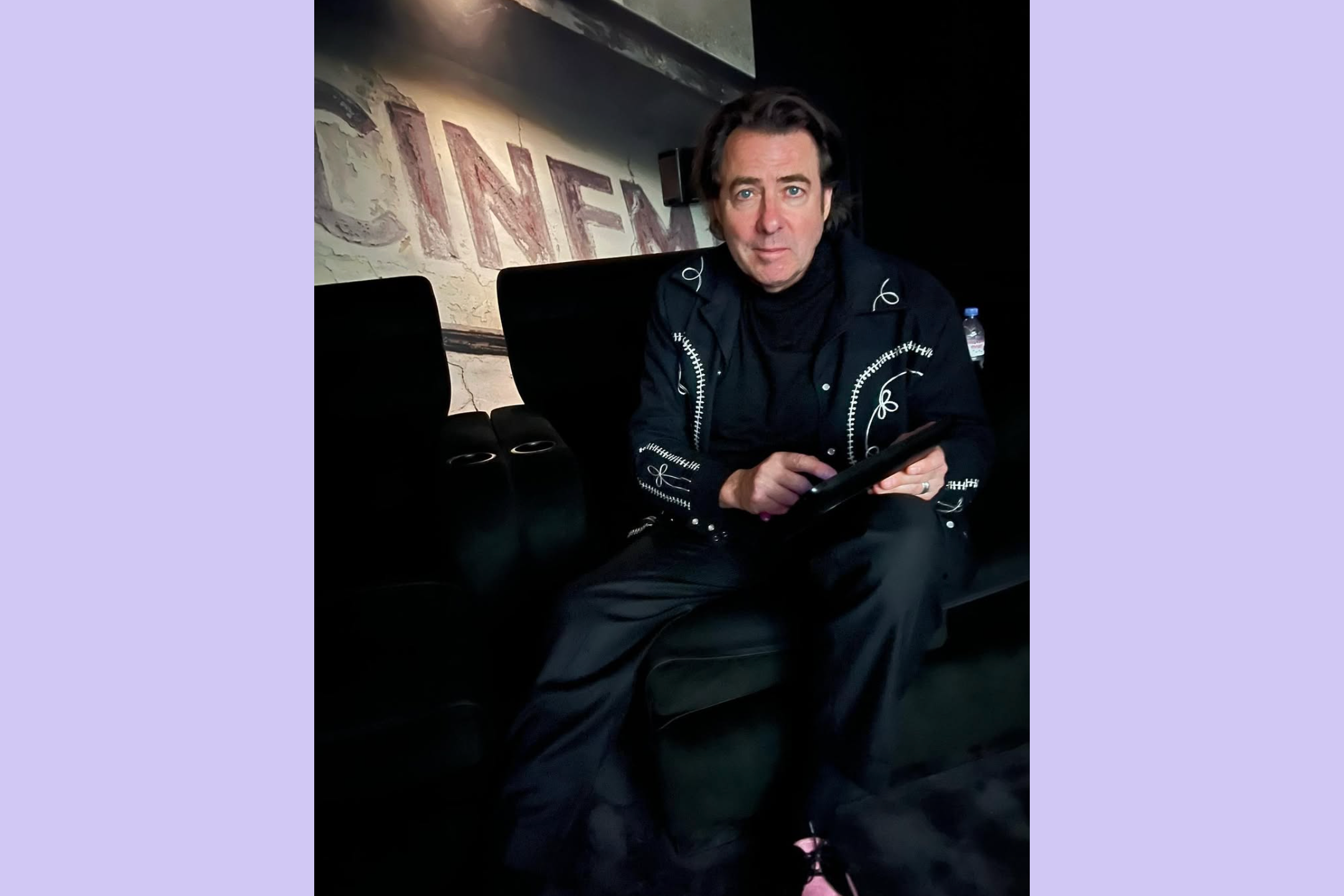 Jonathan Ross wide blue.png
