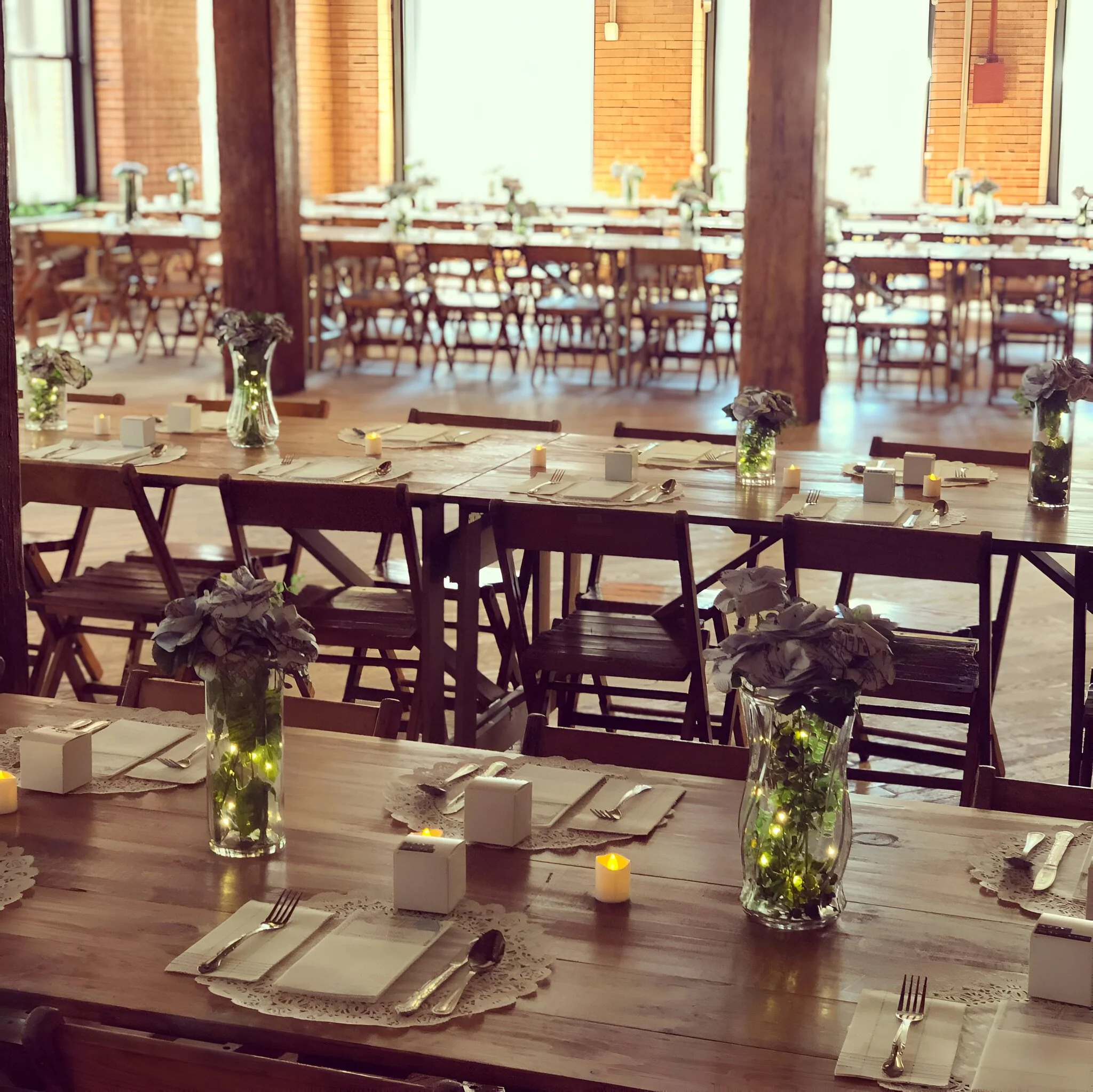 wdng-wedding-banquet-dinning-table-at-dumbo-loft-03-upscaled.com.jpg