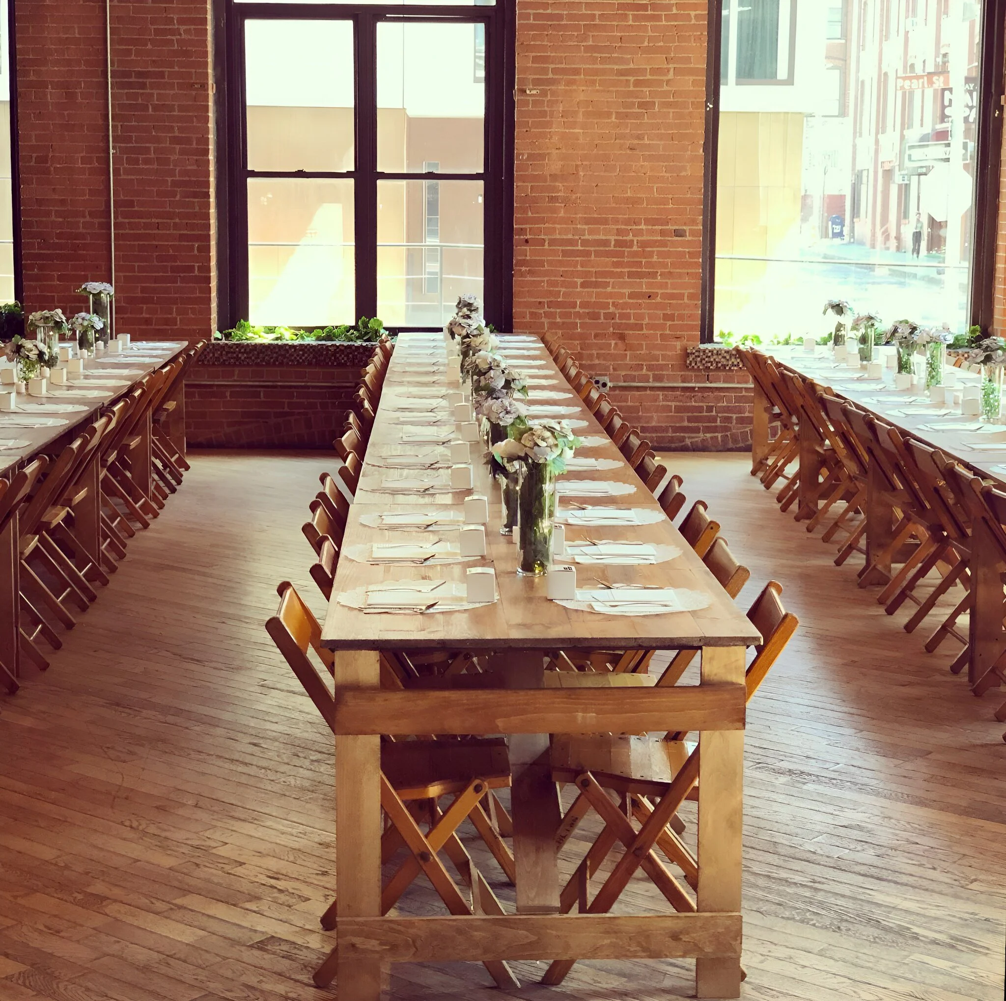 wdng-wedding-banquet-dinning-table-at-dumbo-loft-01-upscaled.com.jpg
