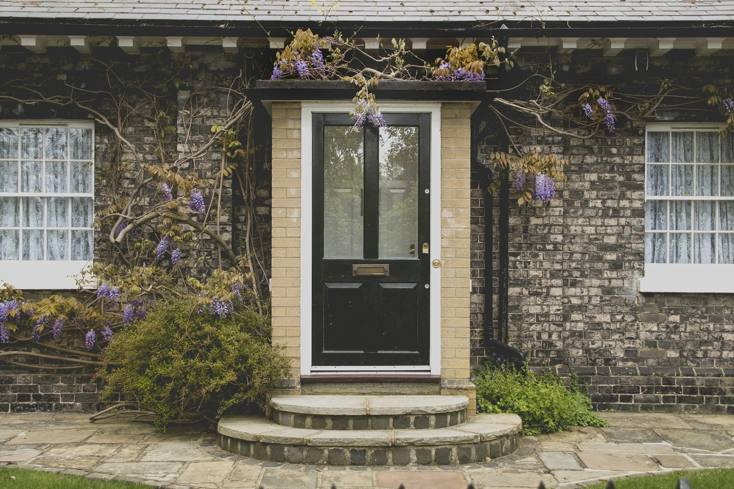 Doors & Windows Install & Repair. Serving Grass Valley Penn valley Nevada City Lake Wildwood.