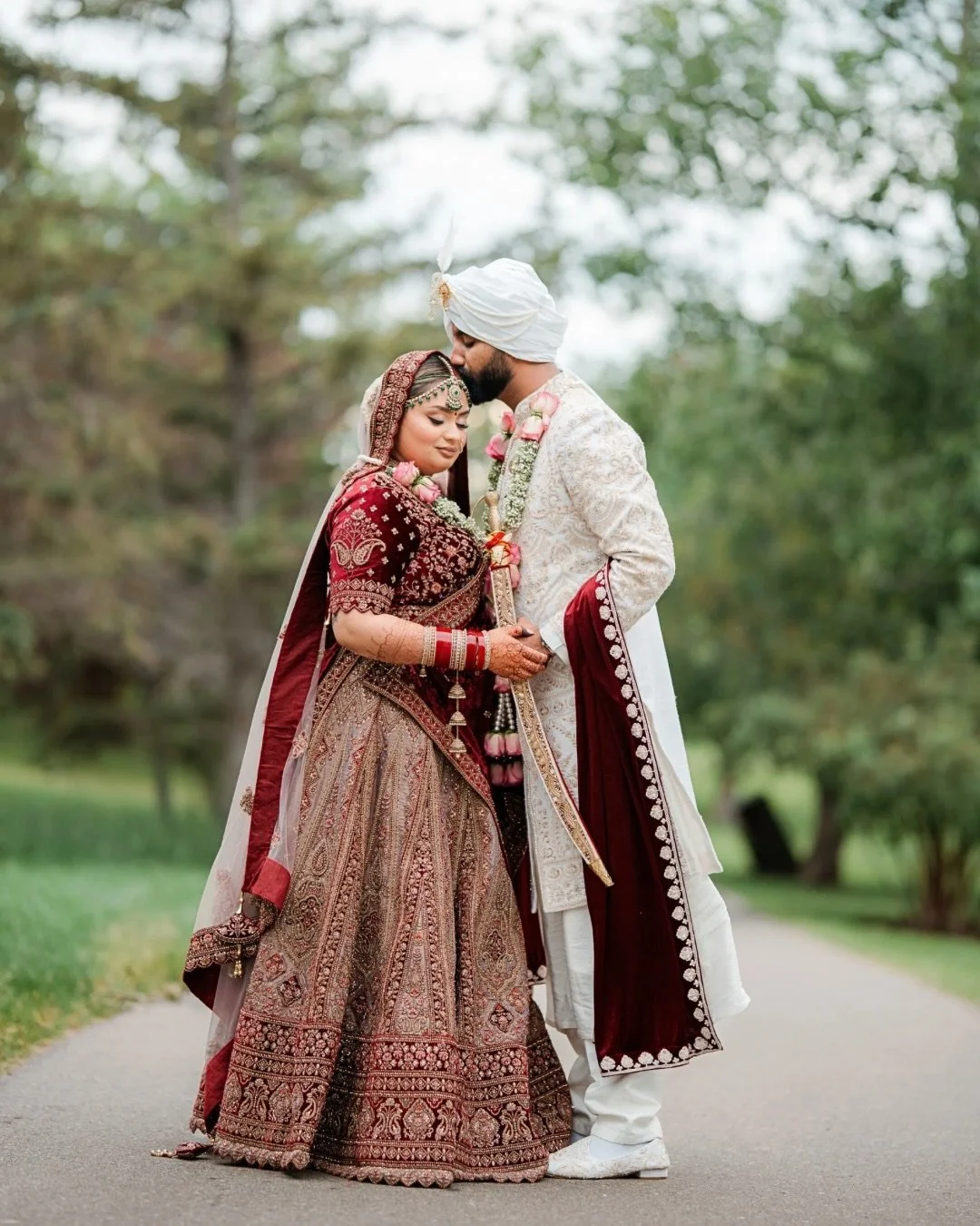 Suraj &amp; Amisha&rsquo;s Wedding Day 💞 

&bull;
&bull;
&bull;
&bull;
&bull;
&bull;

#hinduwedding #yycphotographer #coupleshoot #feed #followers