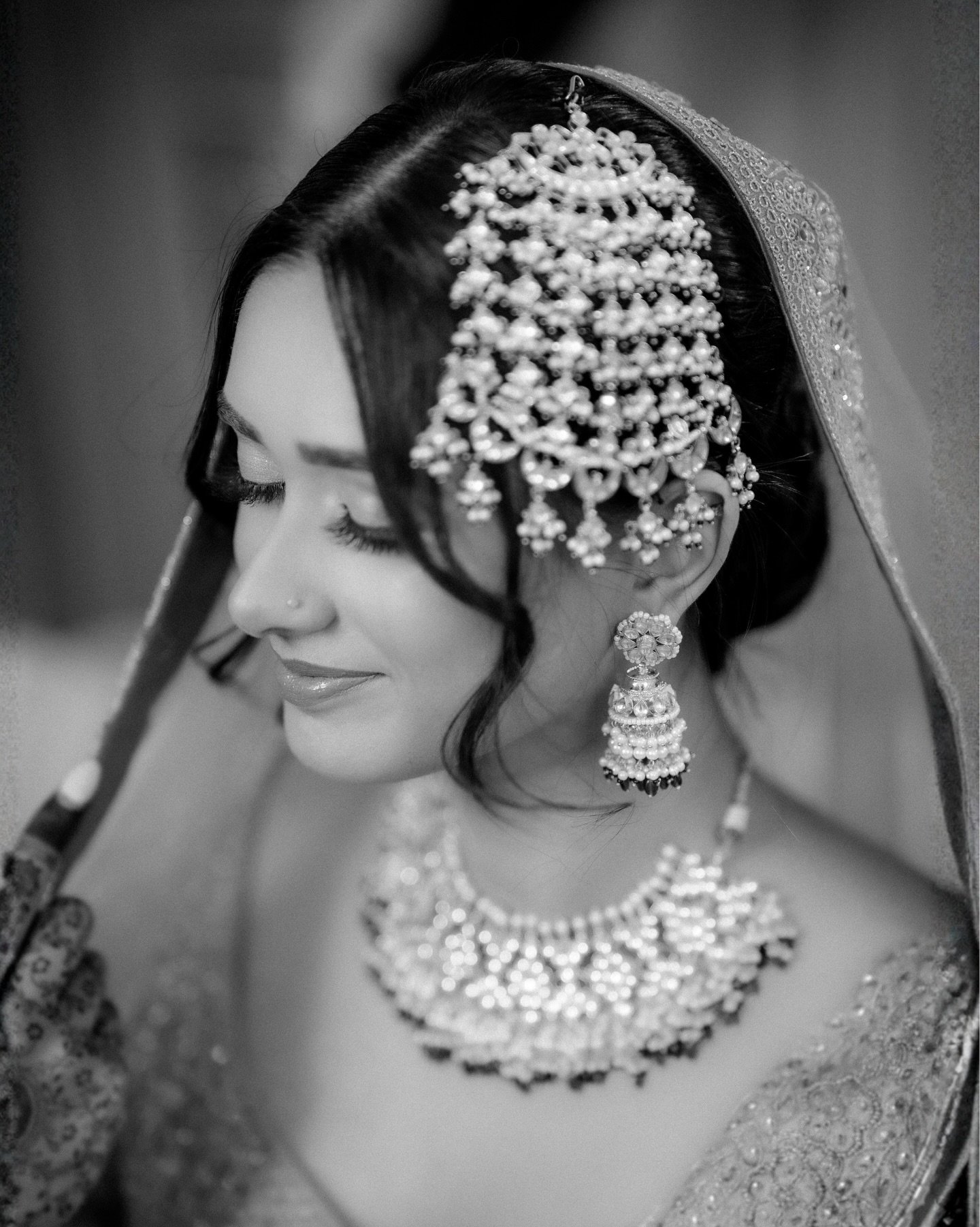 Elegance in every detail ✨

Hair &amp; Makeup beautifully done by: @hennabyrajdhillon 
Intricate henna artistry by: @arj_purva_yyc 
Stunning outfit by: @nanak_emporium 
Beautiful decor by: @maahisdecor 
Captured by: @5ab_studio