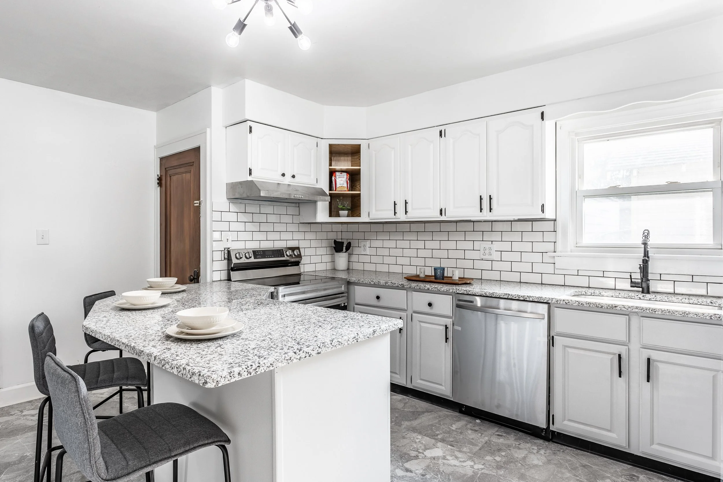 12 - 5020 E 11th St.jpg